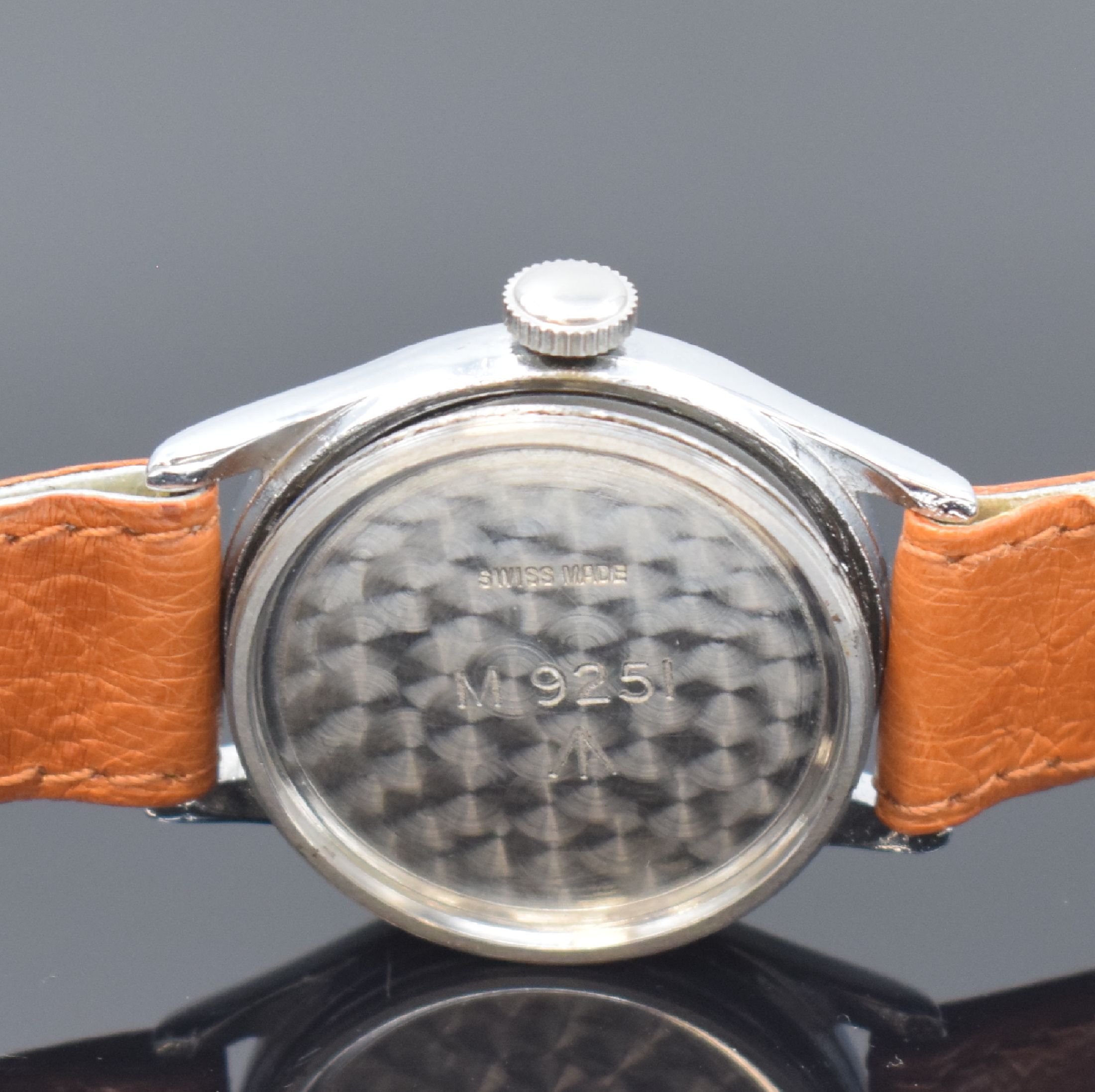 Detail e: MOERIS A.T.P. britische Militär-Armbanduhr, Schweiz um 1945, Handaufzug, verchr. Geh. rest., verschr. Stahlboden m. A.T.P.-Grav. sowie ...