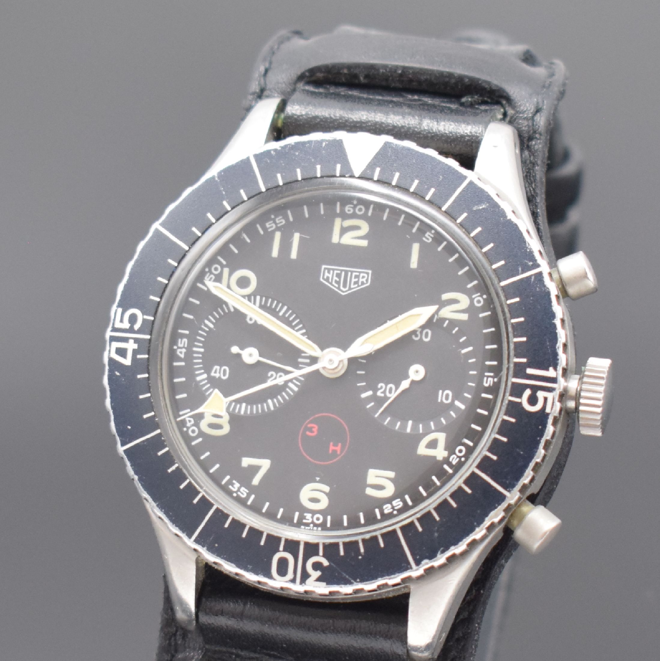 Detail a: HEUER 3H Flieger-Schaltradchronograph der Bundeswehr Referenz 1550 SG, Schweiz um 1970, Handaufzug, mattiertes Geh. 4-fach verschr., Boden m. ...