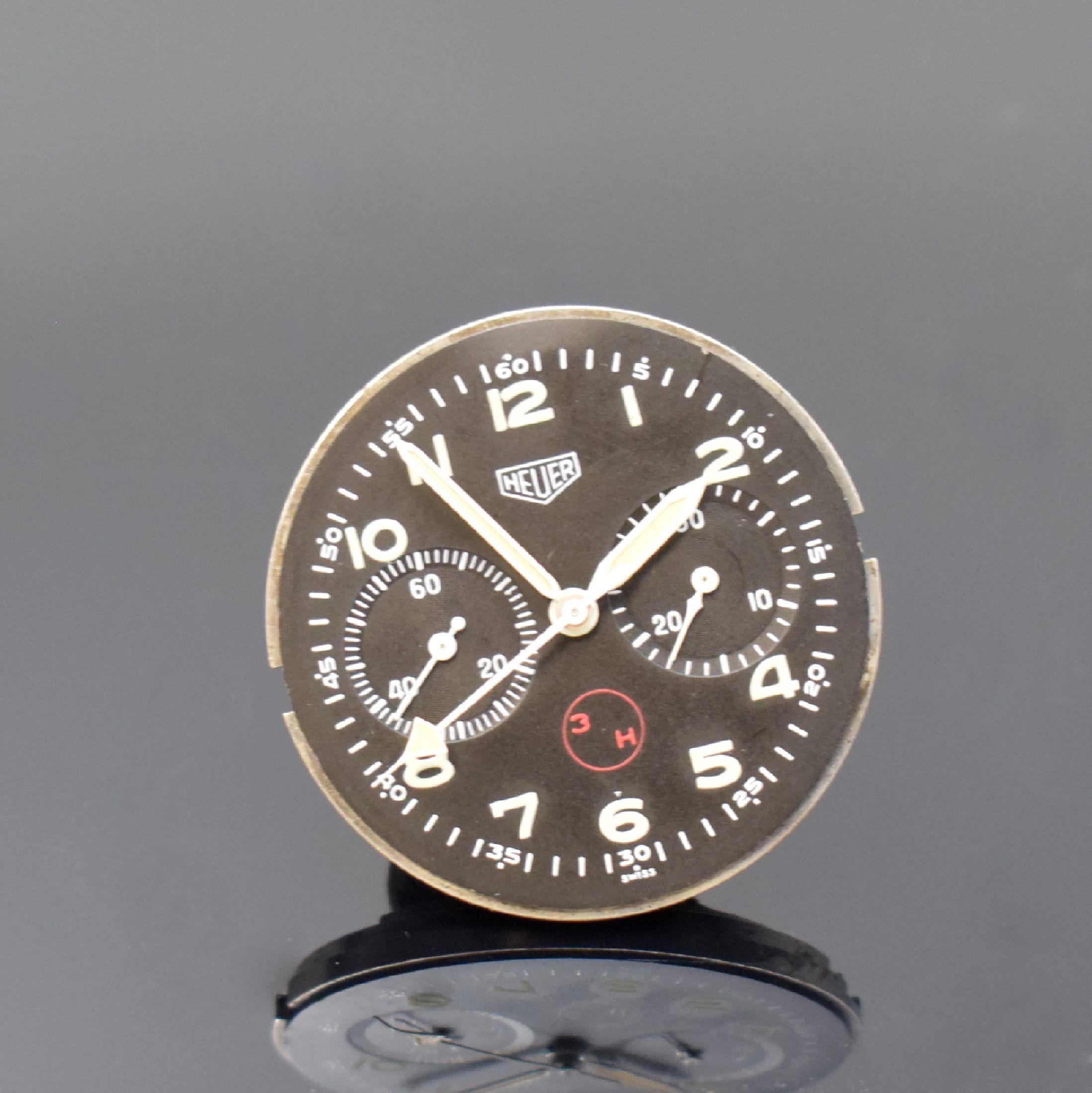 Detail d: HEUER 3H Flieger-Schaltradchronograph der Bundeswehr Referenz 1550 SG, Schweiz um 1970, Handaufzug, mattiertes Geh. 4-fach verschr., Boden m. ...