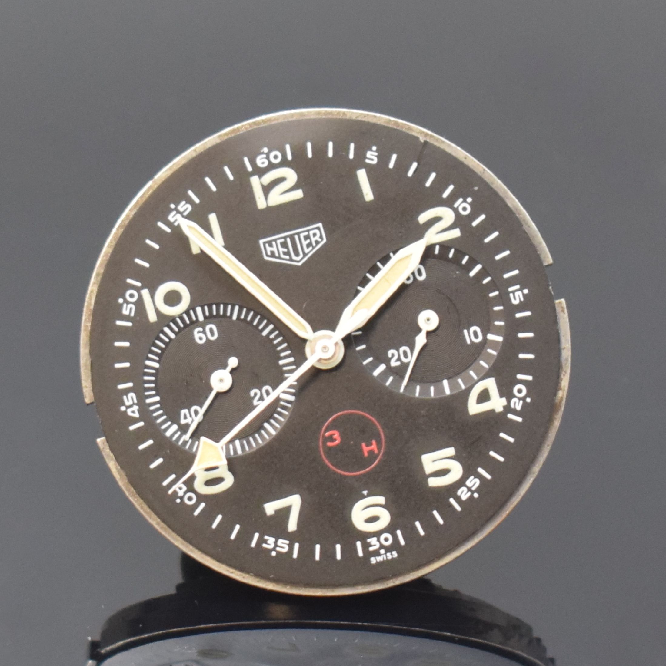 Detail e: HEUER 3H Flieger-Schaltradchronograph der Bundeswehr Referenz 1550 SG, Schweiz um 1970, Handaufzug, mattiertes Geh. 4-fach verschr., Boden m. ...