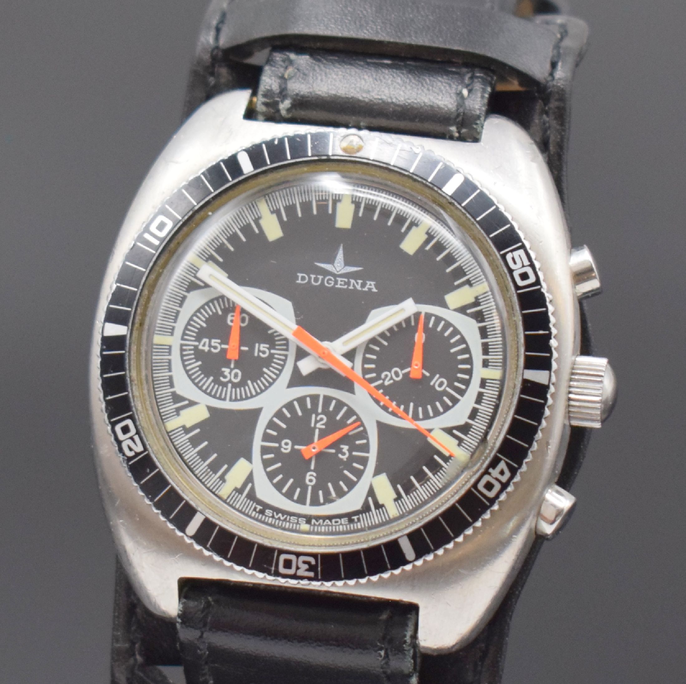 Detail a: DUGENA sportlicher Herrenchronograph in Stahl, Schweiz um 1970, Handaufzug, verschr. Geh., schwarze Drehlunette m. 60er-Tlg., matt-schwarz. ...
