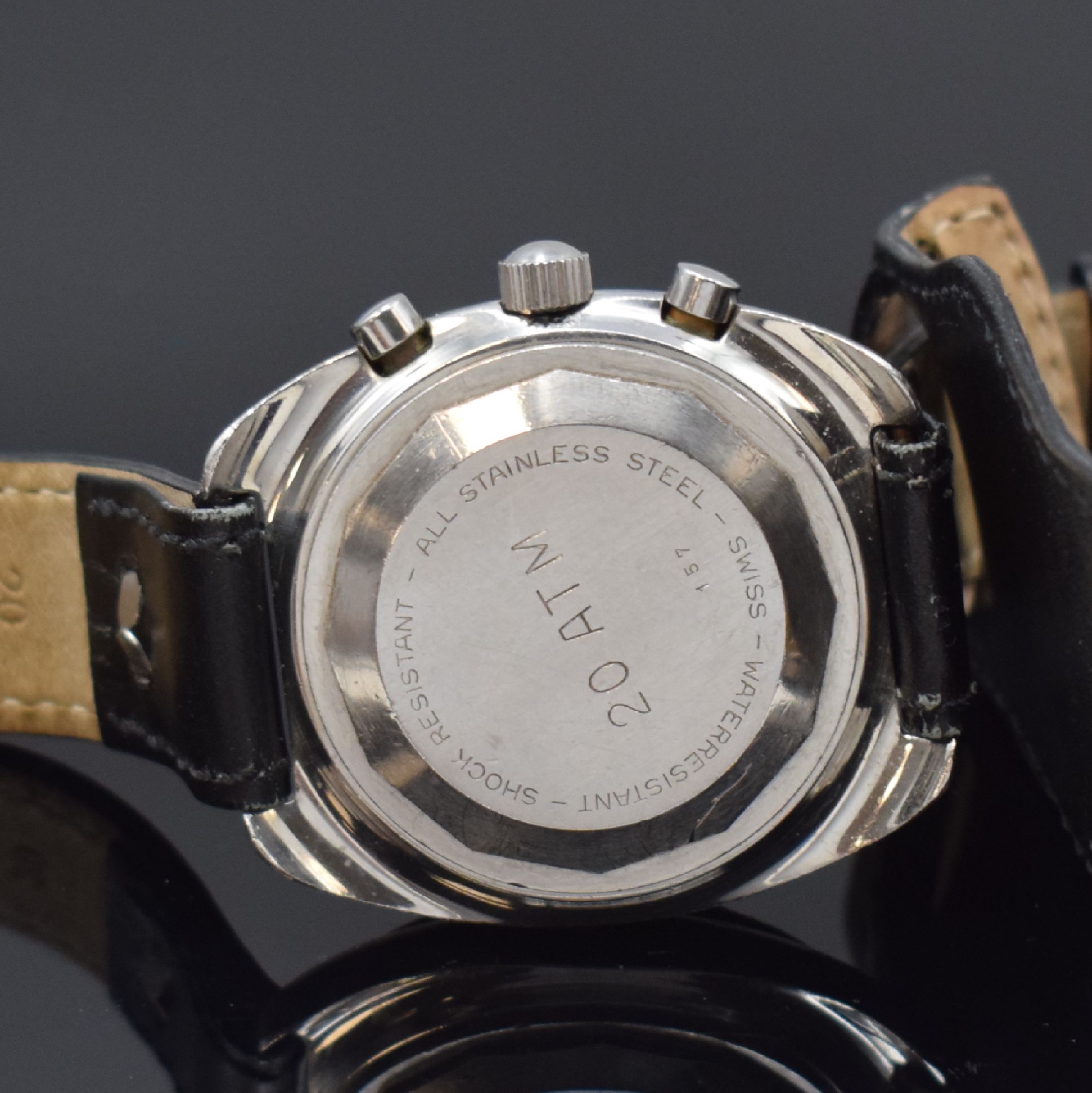 Detail c: DUGENA sportlicher Herrenchronograph in Stahl, Schweiz um 1970, Handaufzug, verschr. Geh., schwarze Drehlunette m. 60er-Tlg., matt-schwarz. ...