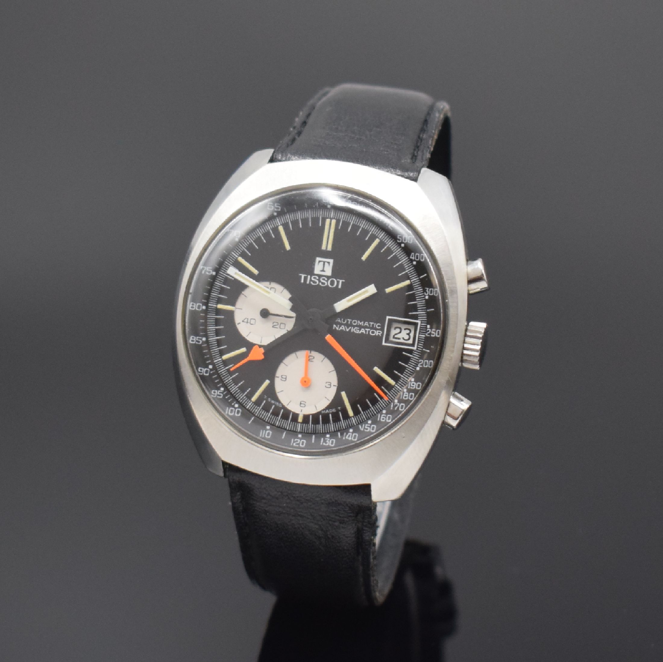 TISSOT Navigator Armbandchronograph in Stahl Referenz 45501, Schweiz um 1975, Automatik, verschr. Geh., schwarz. Zifferbl., Leuchtindizes u. -zeiger, ...