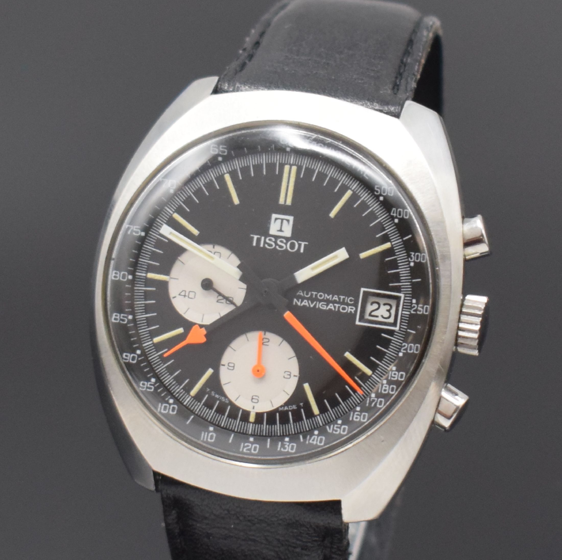 Detail a: TISSOT Navigator Armbandchronograph in Stahl Referenz 45501, Schweiz um 1975, Automatik, verschr. Geh., schwarz. Zifferbl., Leuchtindizes u. -zeiger, ...