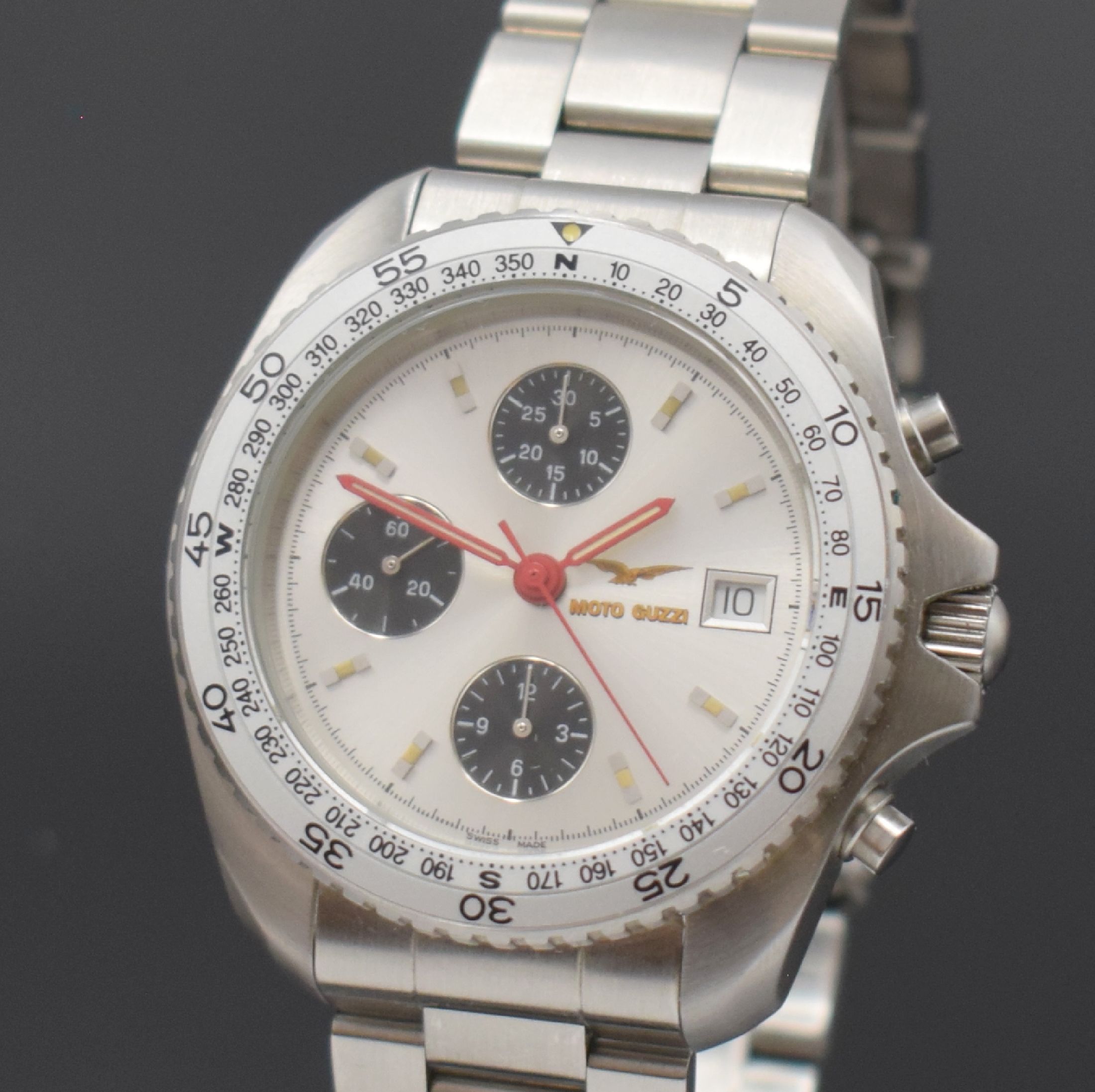 Detail a: MOTO GUZZI / DPW Chrono Legend Jubiläums- Herrenchronograph in Stahl/Stahlband, Schweiz um 1996, Automatik, beids. vergl. Geh., Boden u. Krone ...