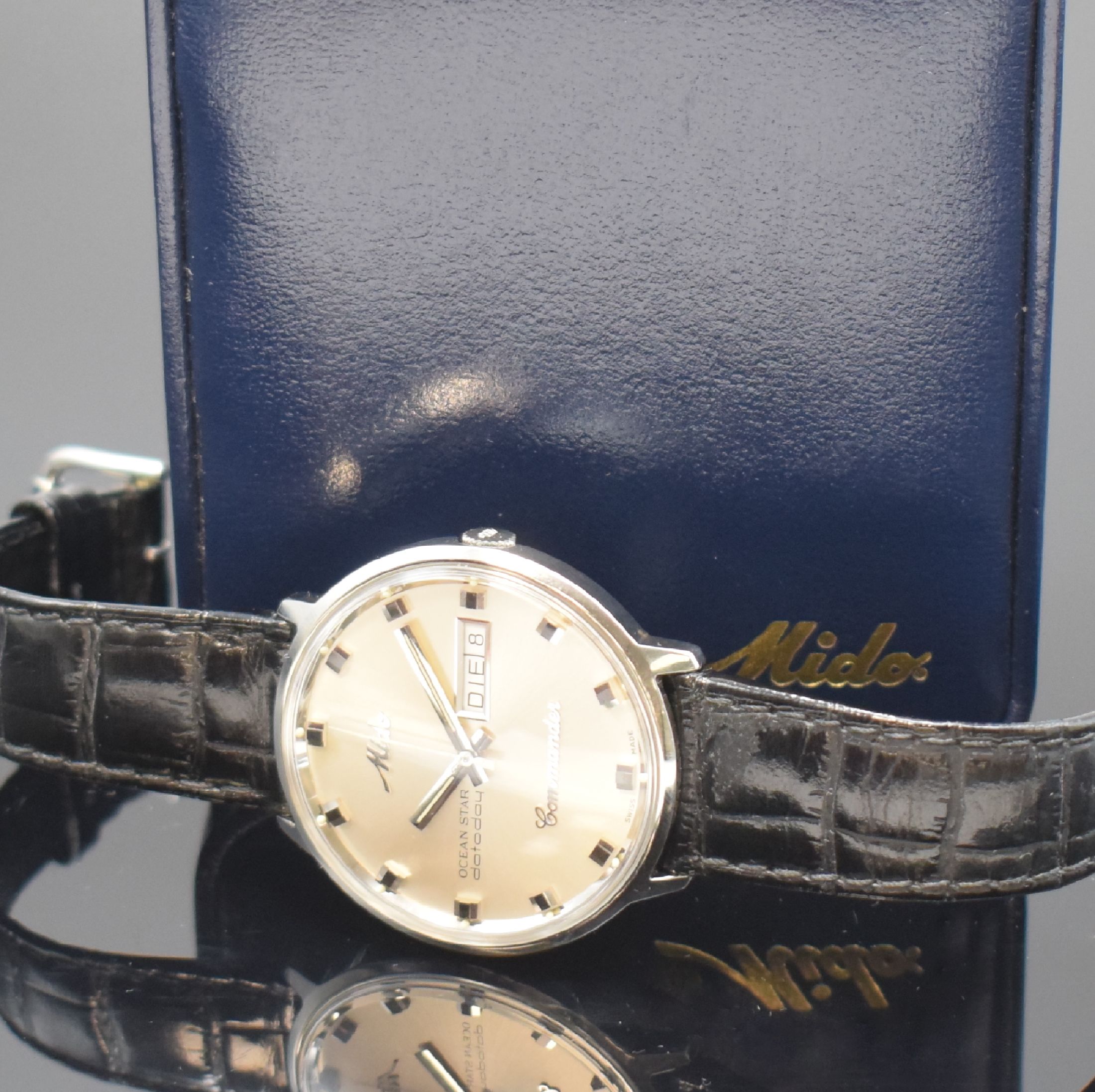 Detail e: MIDO Ocean Star Datoday Commander Herren- Armbanduhr in Stahl Referenz 8419, Schweiz um 2000, Automatik, Monocoque-Geh., orig. Glas u. Krone, silb. ...