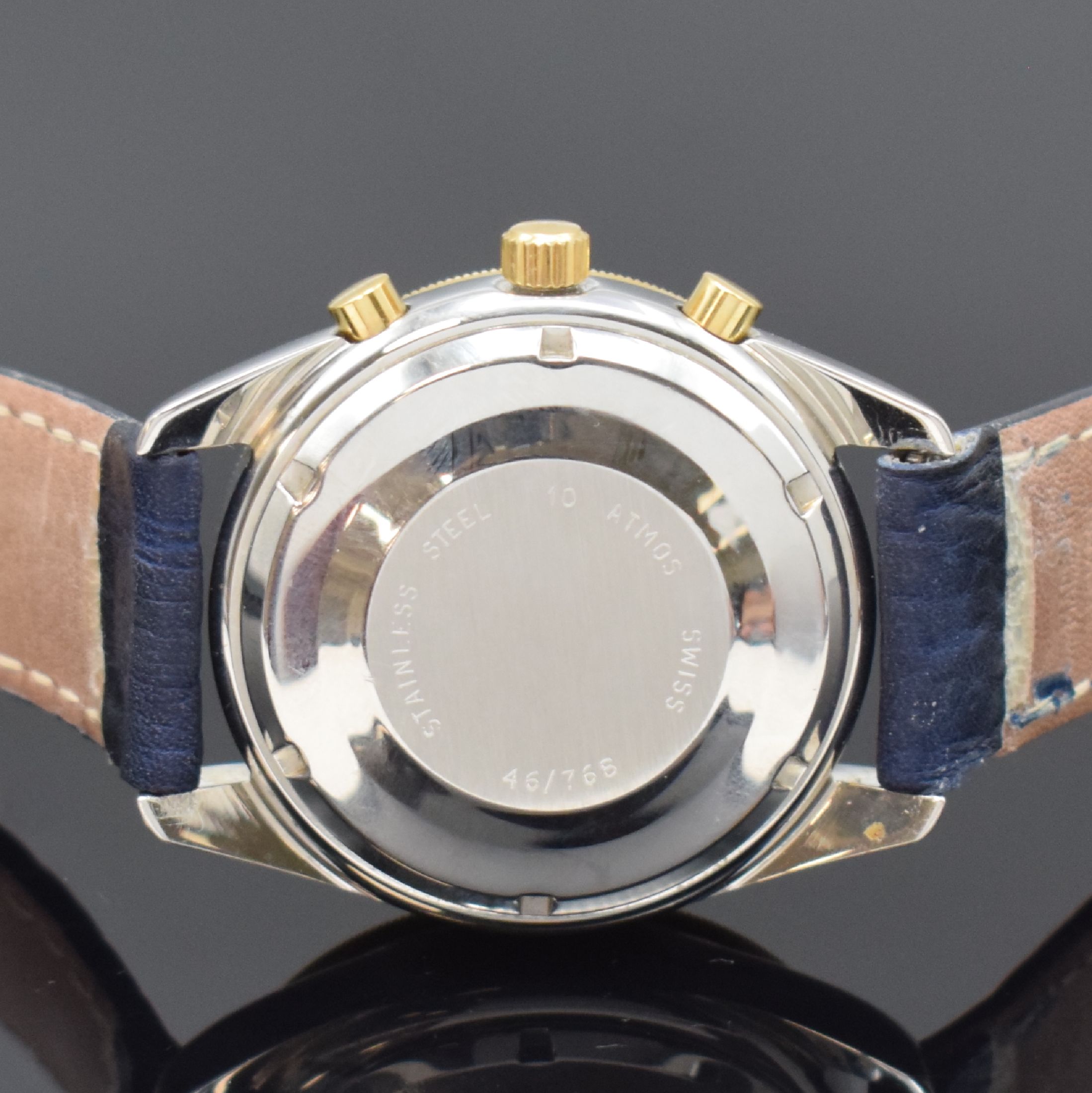 Detail c: JAQUET GIRARD Armbandchronograph in Stahl, Automatik, Schweiz um 2000, Boden und Krone verschr., verg. Riffel-Lünette m. blau/roter Windrose und ...