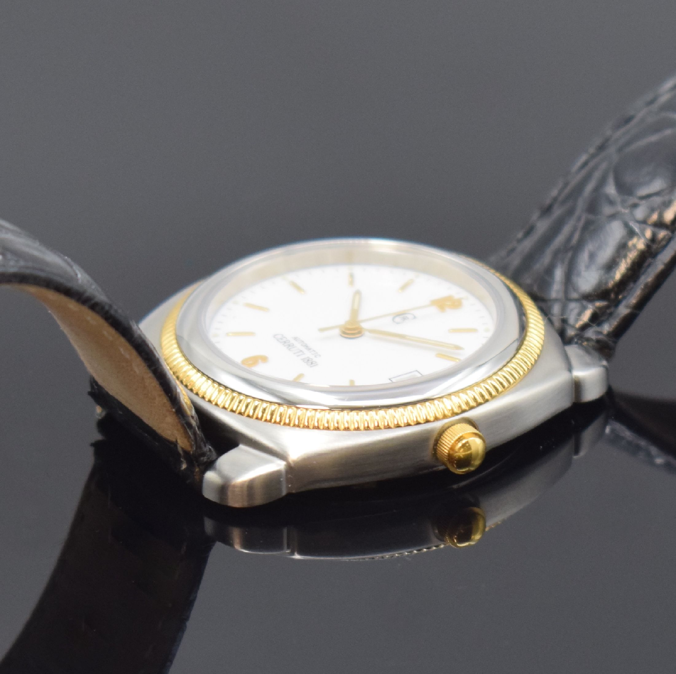 Detail b: CERRUTI Armbanduhr, Automatik, Schweiz um 1995, Stahlgeh. m. verg. Riffel-Lünette, Boden verschr., orig. Lederband, weißes Zifferbl. m. gold. ...
