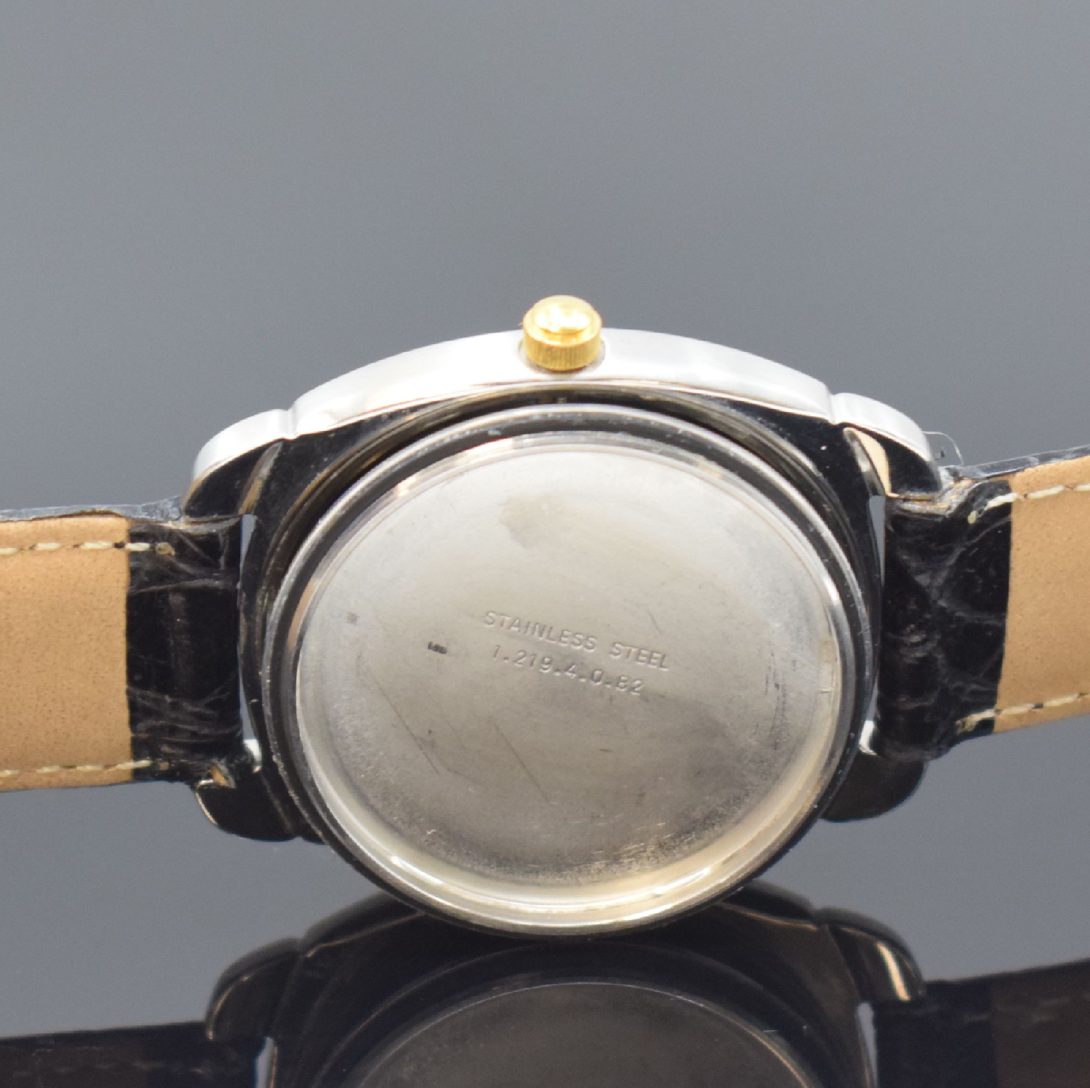 Detail f: CERRUTI Armbanduhr, Automatik, Schweiz um 1995, Stahlgeh. m. verg. Riffel-Lünette, Boden verschr., orig. Lederband, weißes Zifferbl. m. gold. ...
