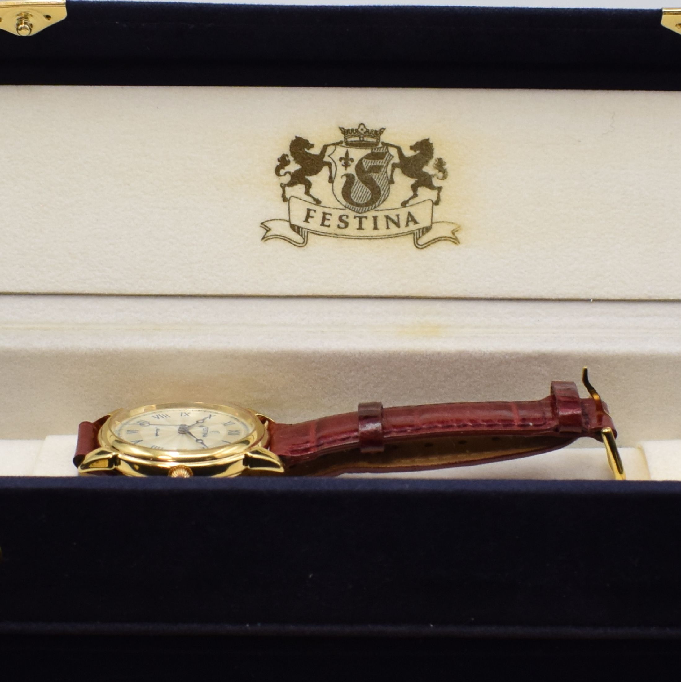 Detail f: FESTINA Armbanduhr, Automatik, Schweiz um 1990, verg. Geh. beids. vergl., Boden aufgedr., silb. Strukturzifferbl. m. röm. Zahlen, Datum bei 3, verg. ...