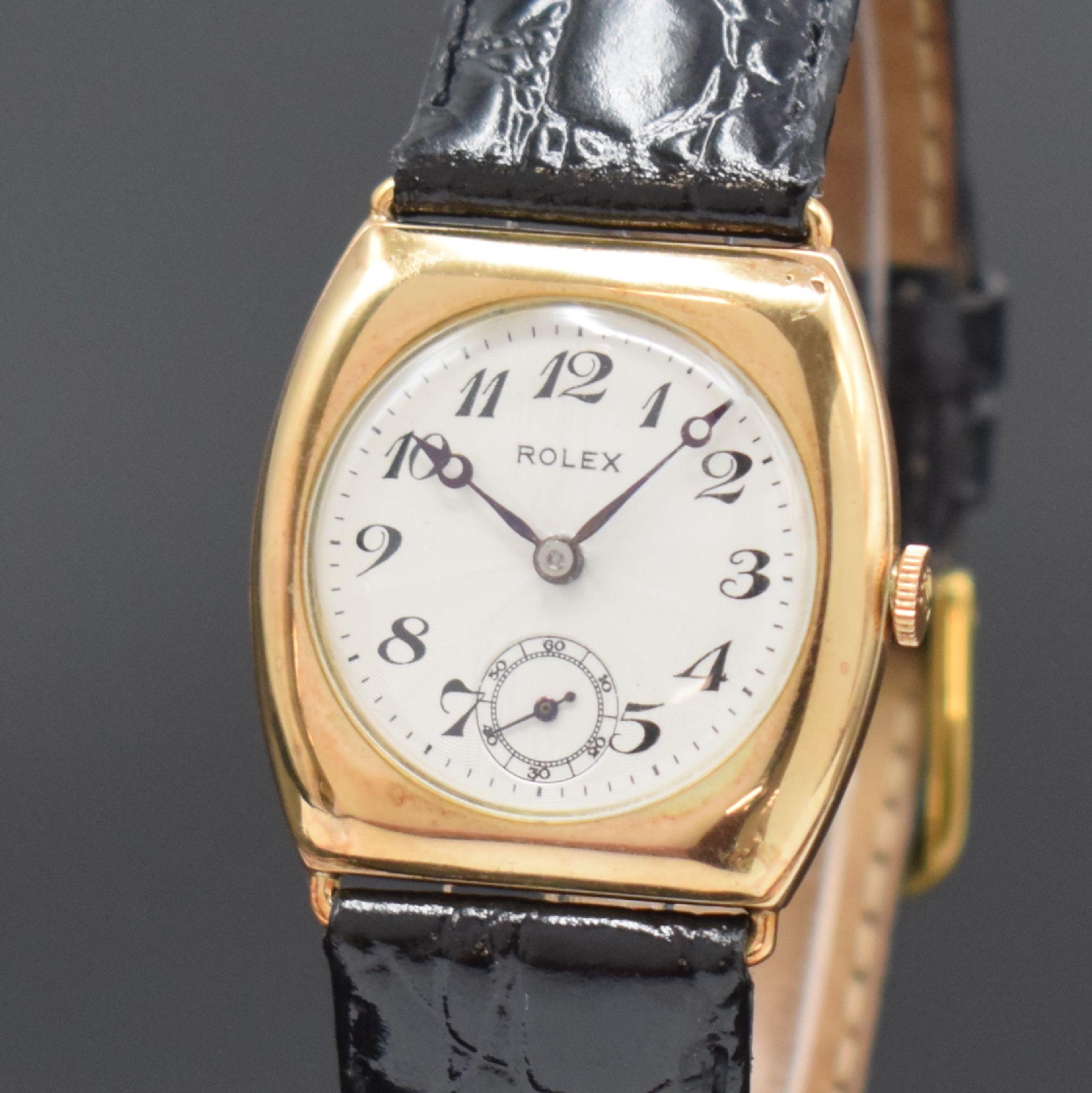 Detail a: ROLEX Armbanduhr in RG 375/000 Referenz 1017, Schweiz um 1930, Handaufzug, Boden m. Gravur aufgedr., silb. guill. Zifferbl. m. arab. Zahlen, gebl. ...