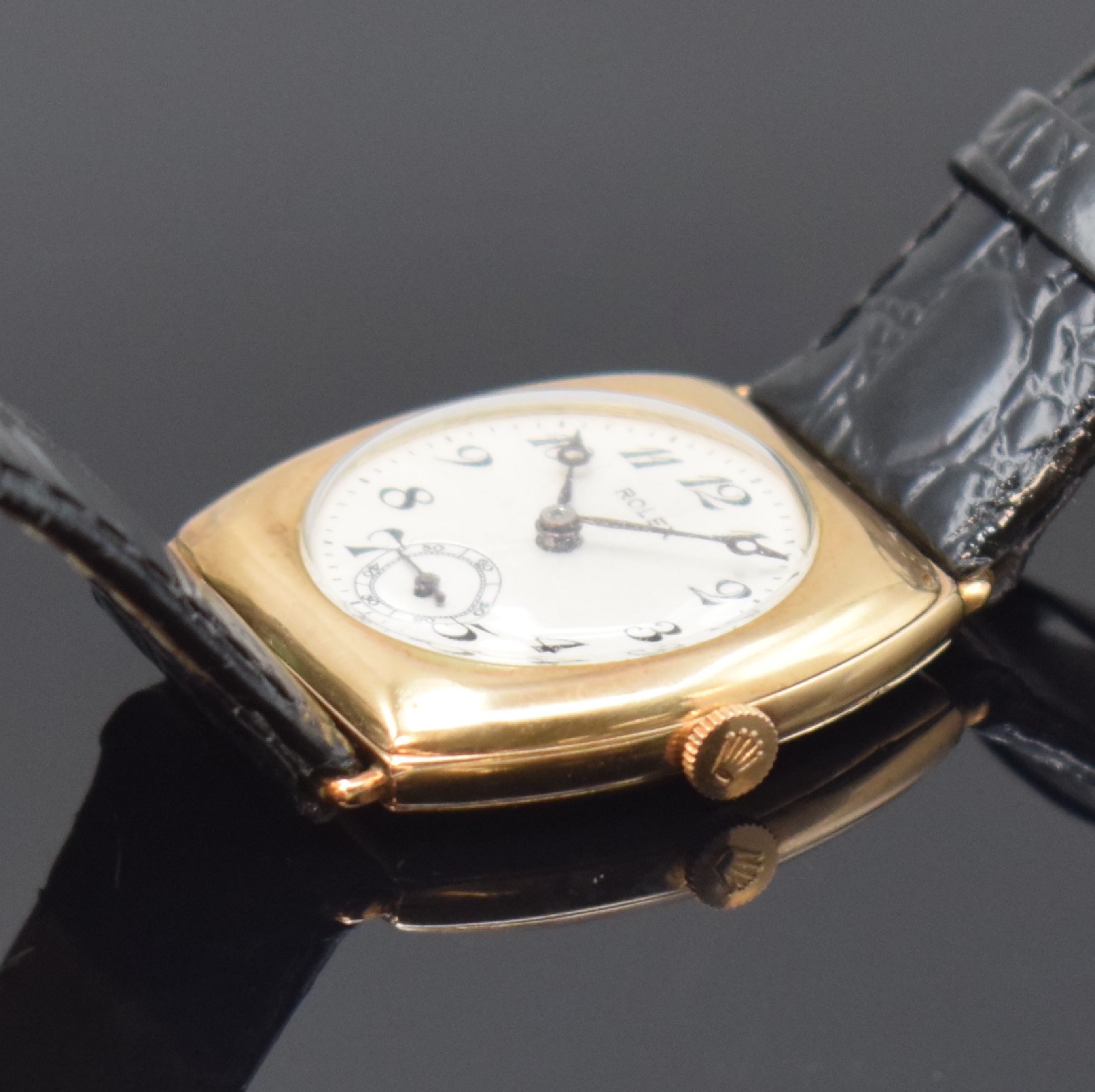 Detail b: ROLEX Armbanduhr in RG 375/000 Referenz 1017, Schweiz um 1930, Handaufzug, Boden m. Gravur aufgedr., silb. guill. Zifferbl. m. arab. Zahlen, gebl. ...