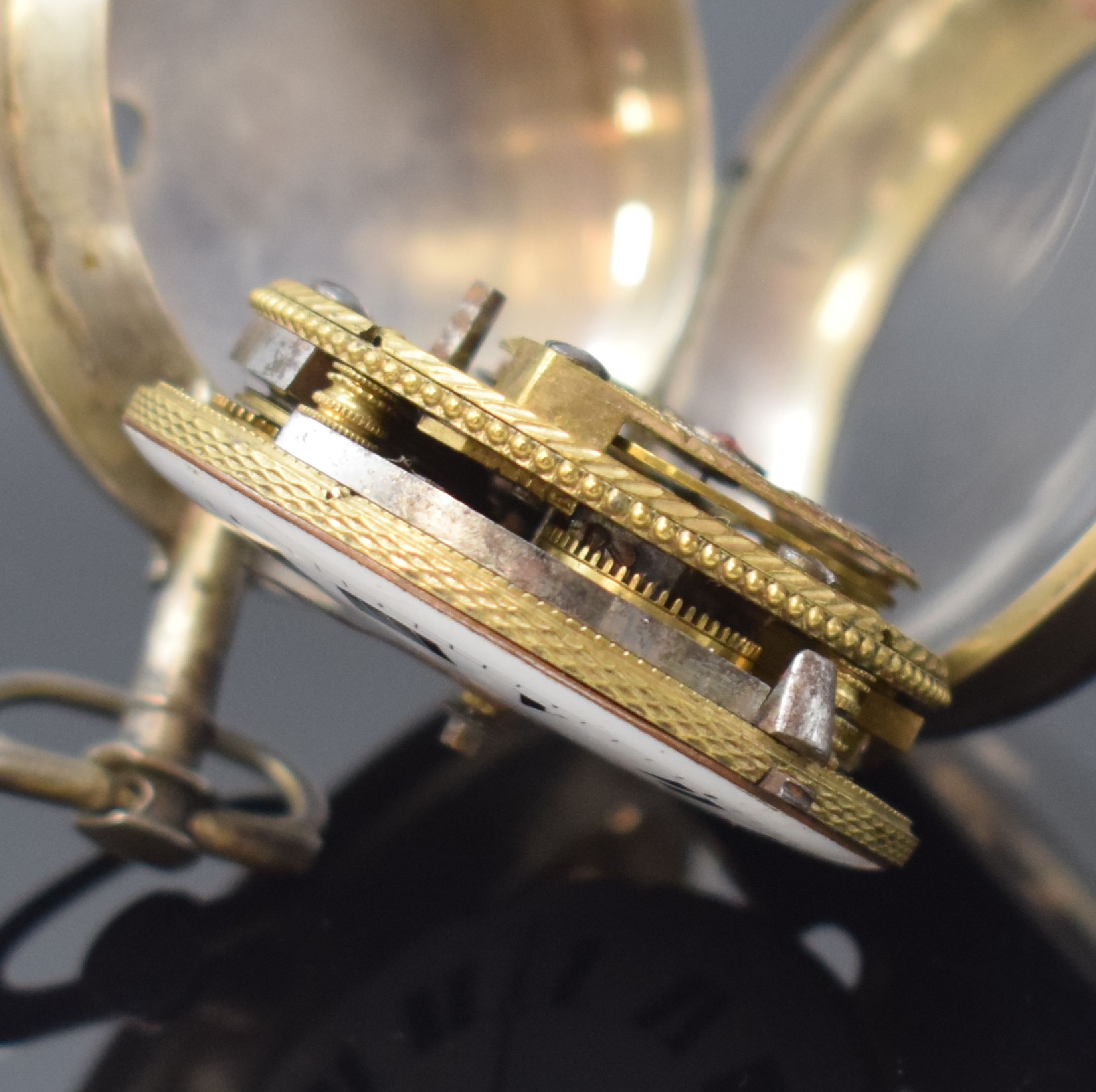 Detail f: Alpenländische Spindeltaschenuhr mit Übergehäuse in Silber, um 1820, Schlüsselaufzug, glattes Innengeh., lackiertes Übergeh. m. ...