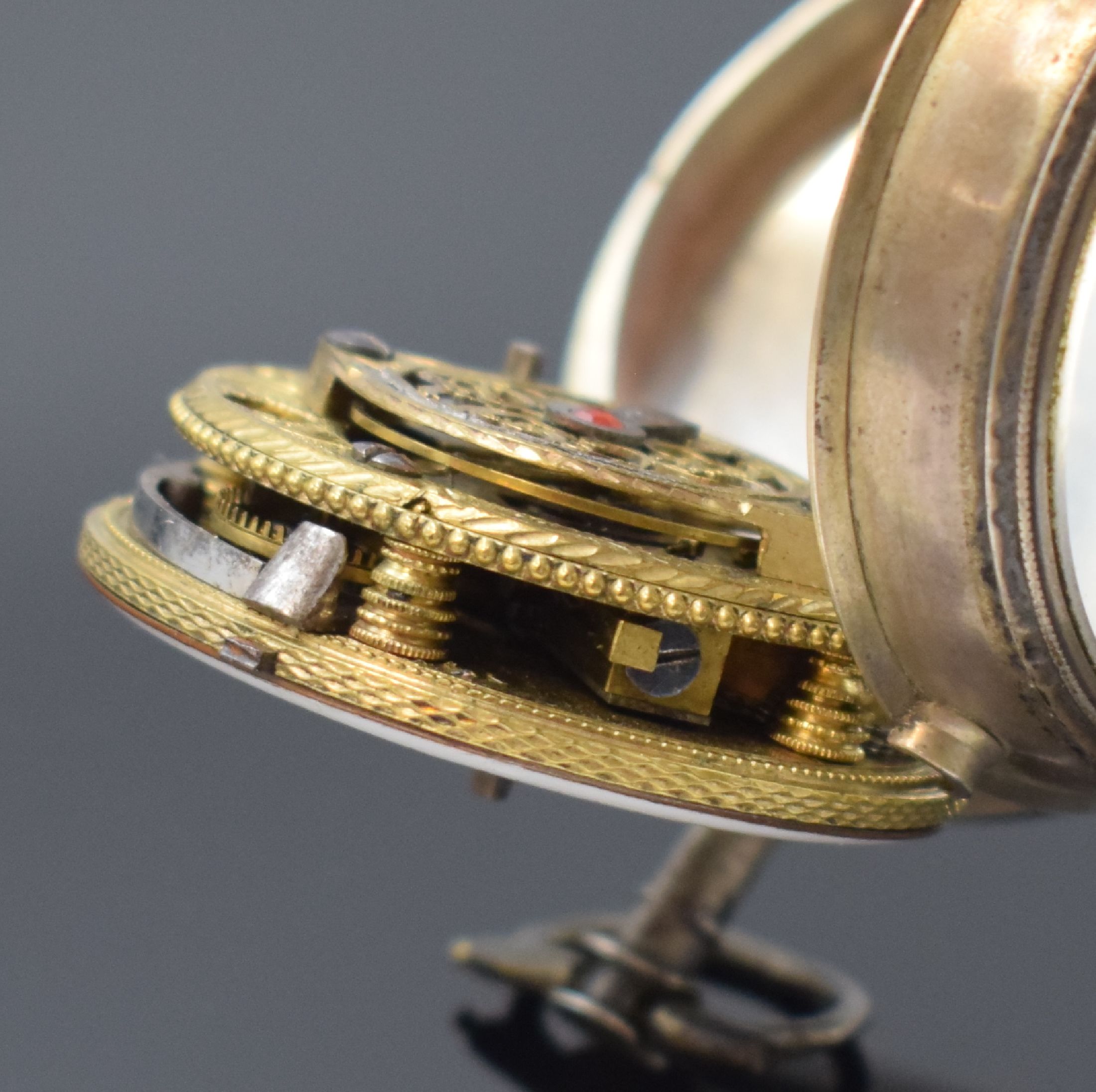 Detail g: Alpenländische Spindeltaschenuhr mit Übergehäuse in Silber, um 1820, Schlüsselaufzug, glattes Innengeh., lackiertes Übergeh. m. ...