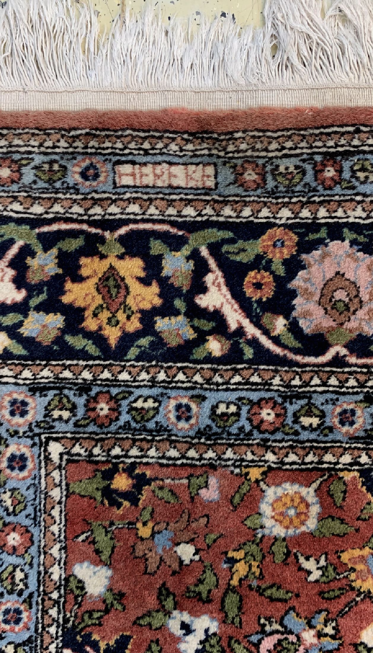 Detail d: Hereke signiert , Türkei, um 1960, Wolle auf Baumwolle, ca. 310 x 240 cm, EHZ: 2