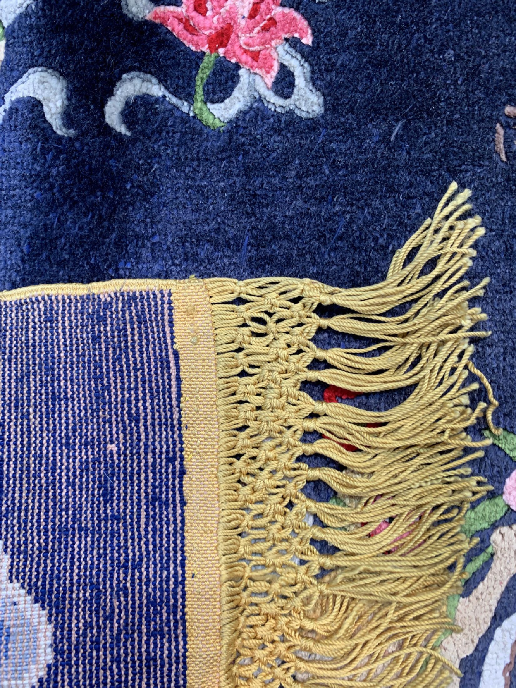 Detail e: Peking Seide, China, ca. 50 Jahre, reine Naturseide, ca. 125 x 65 cm, EHZ: 1-2