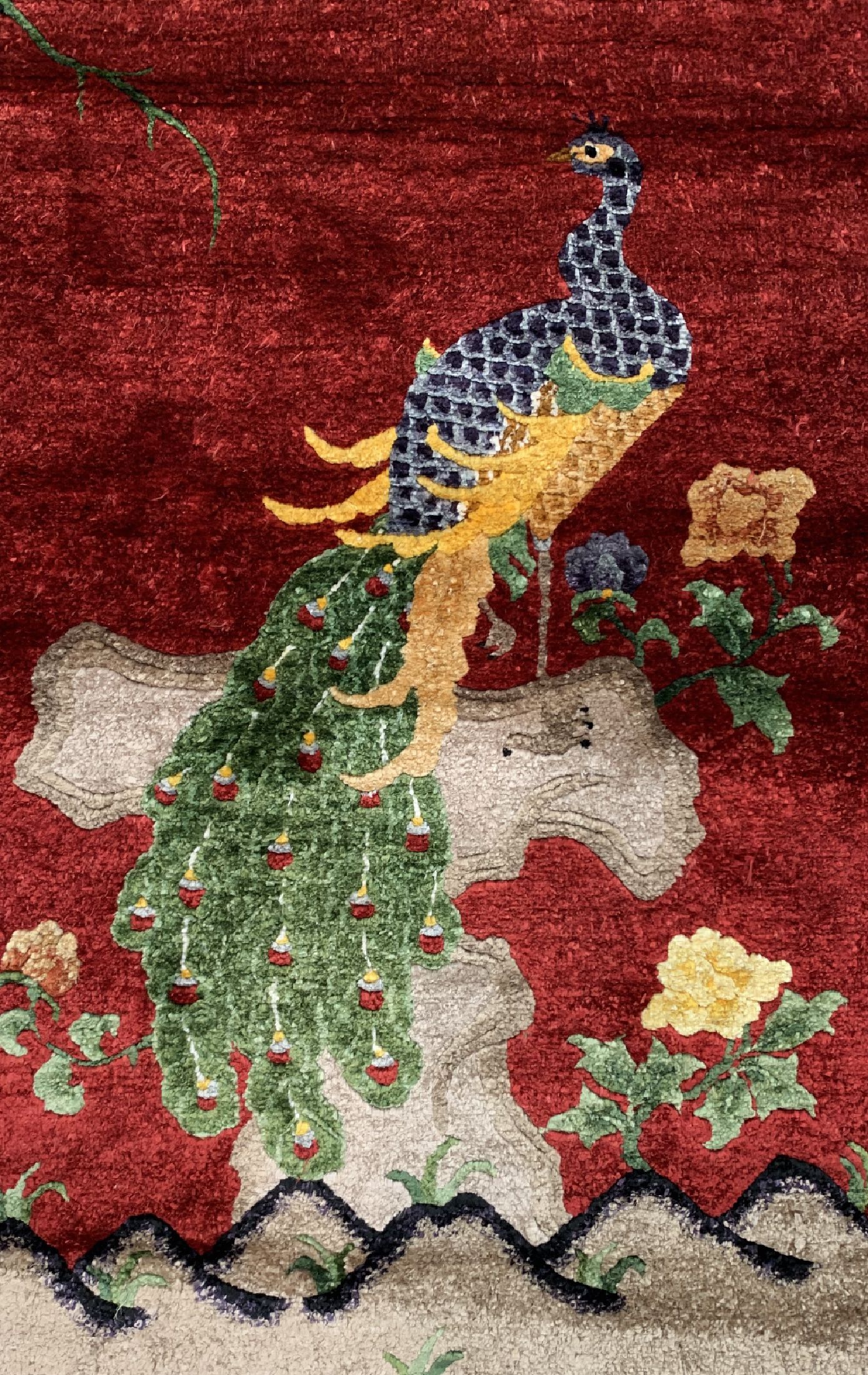 Detail b: Peking Seide, China, ca. 50 Jahre, reine Naturseide, ca. 135 x 86 cm, EHZ: 1-2