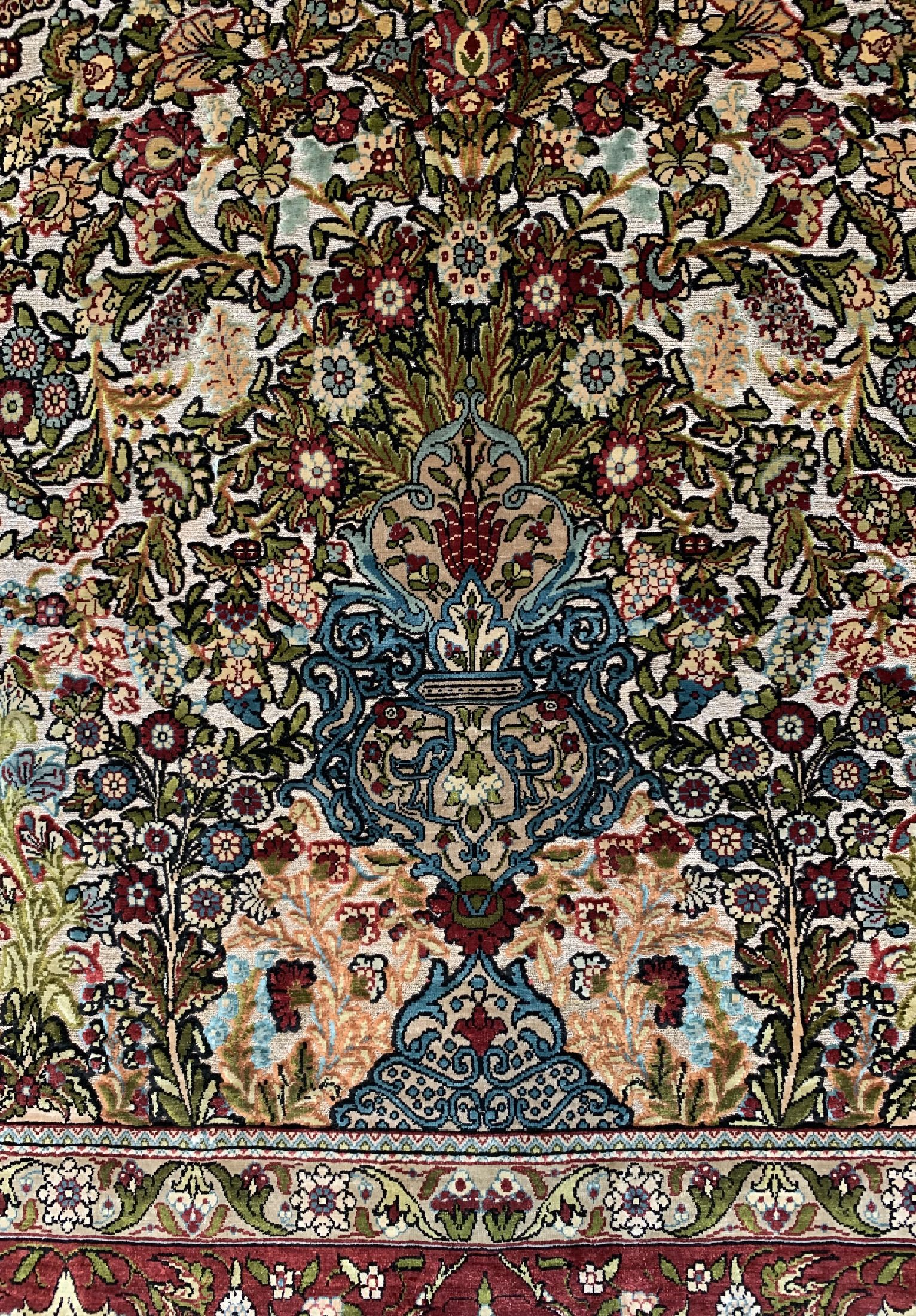 Detail a: Hereke Seide fein, Türkei, signiert(Özipek),um 1960, reine Naturseide, Metallbroschiert, ca. 165 x 100 cm, ca. 1,0 Mio. Kn/qm, EHZ: 1