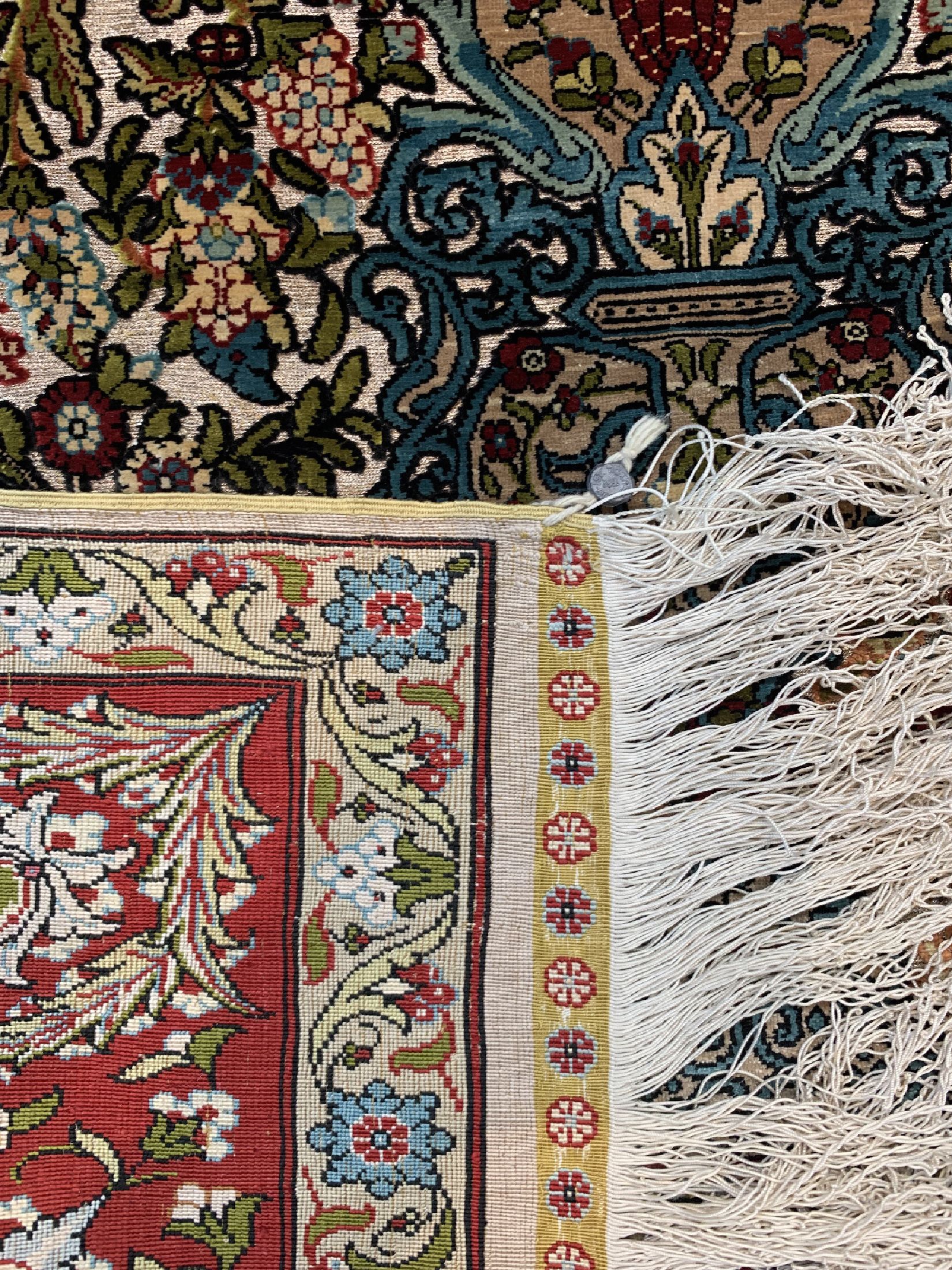 Detail e: Hereke Seide fein, Türkei, signiert(Özipek),um 1960, reine Naturseide, Metallbroschiert, ca. 165 x 100 cm, ca. 1,0 Mio. Kn/qm, EHZ: 1