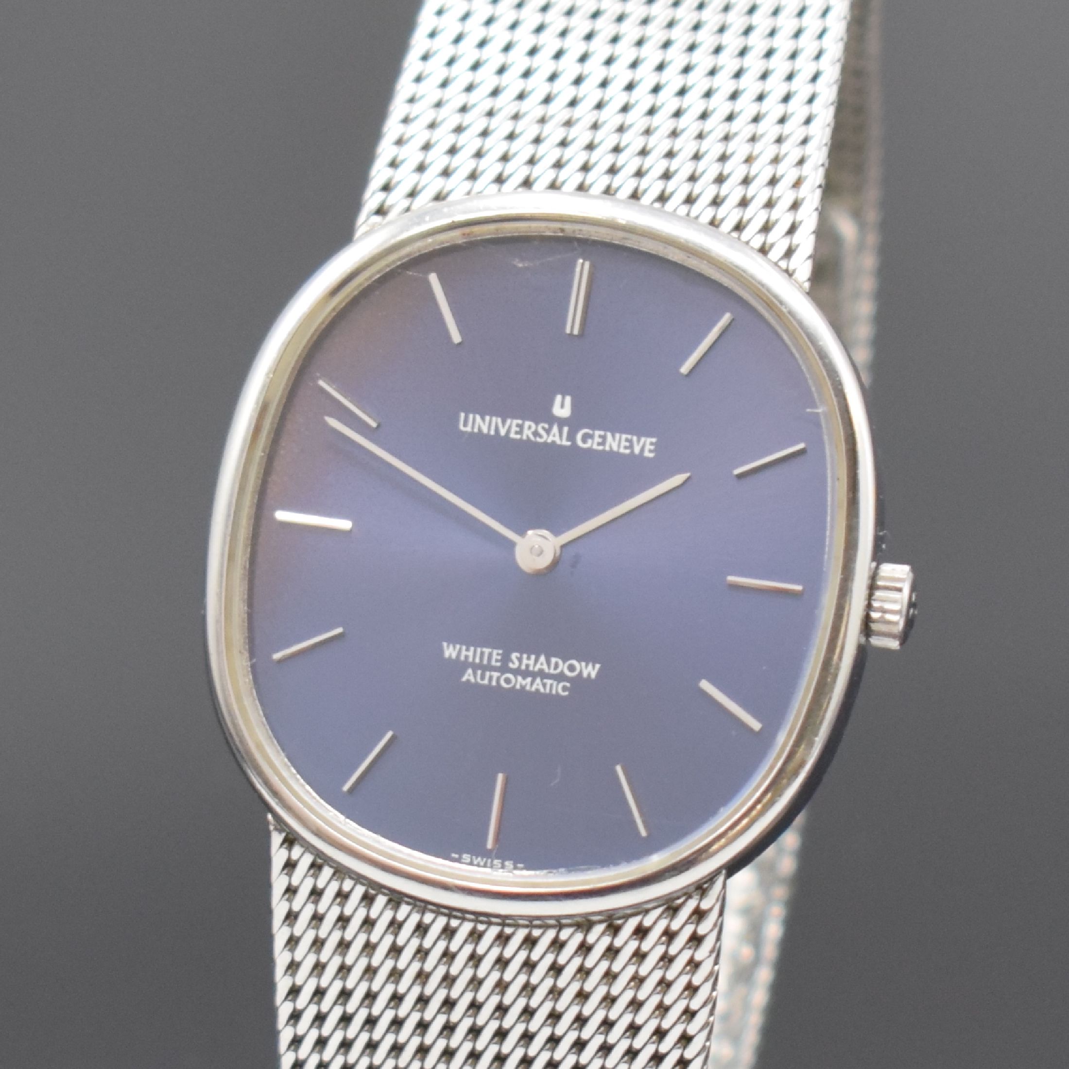 Detail a: UNIVERSAL GENEVE White Shadow Armbanduhr Referenz 866051, Schweiz um 1985, Automatik, Edelstahlgeh. inkl. Meshband, Boden aufgedr., blaues Zifferbl. ...