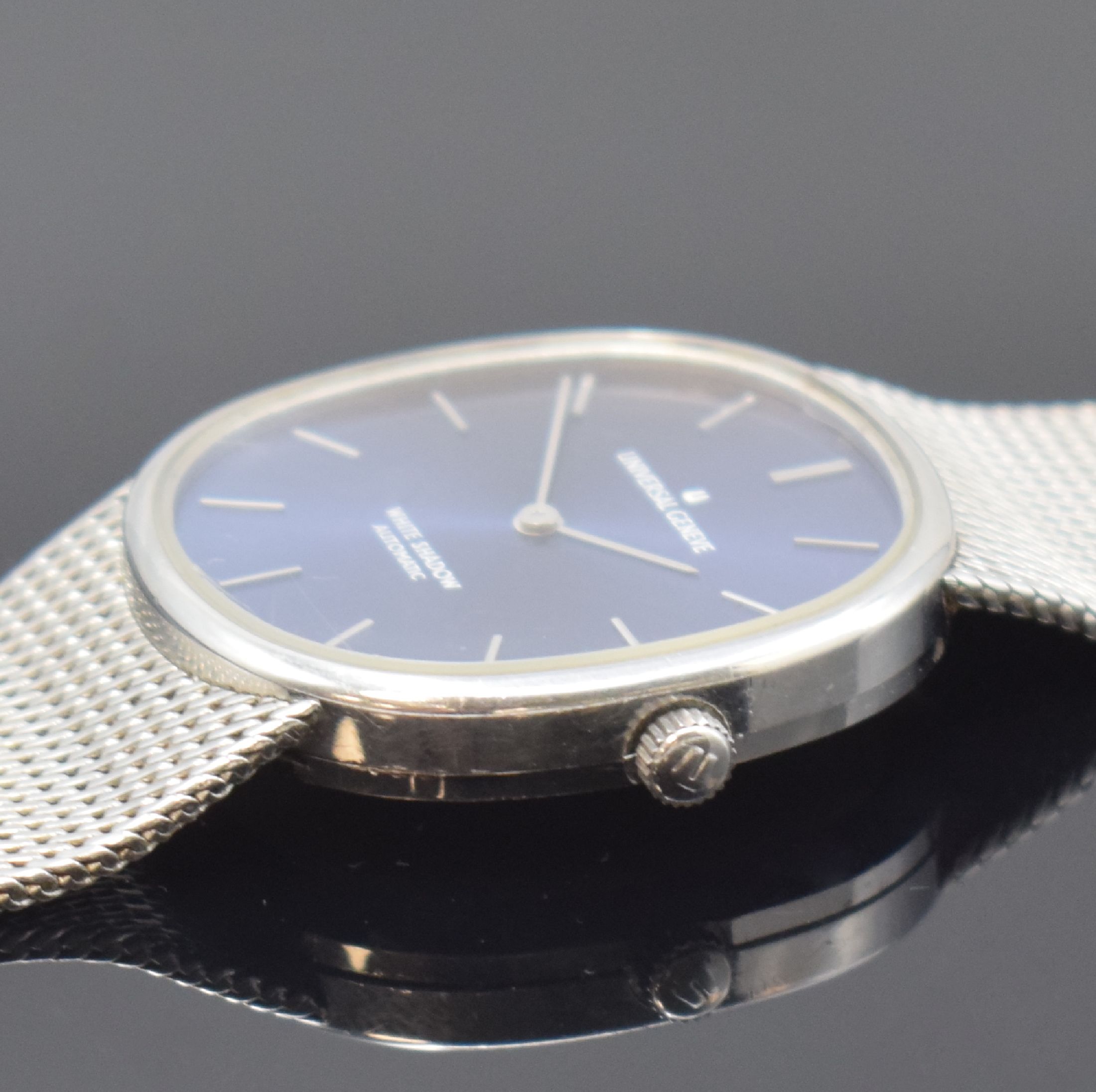 Detail b: UNIVERSAL GENEVE White Shadow Armbanduhr Referenz 866051, Schweiz um 1985, Automatik, Edelstahlgeh. inkl. Meshband, Boden aufgedr., blaues Zifferbl. ...
