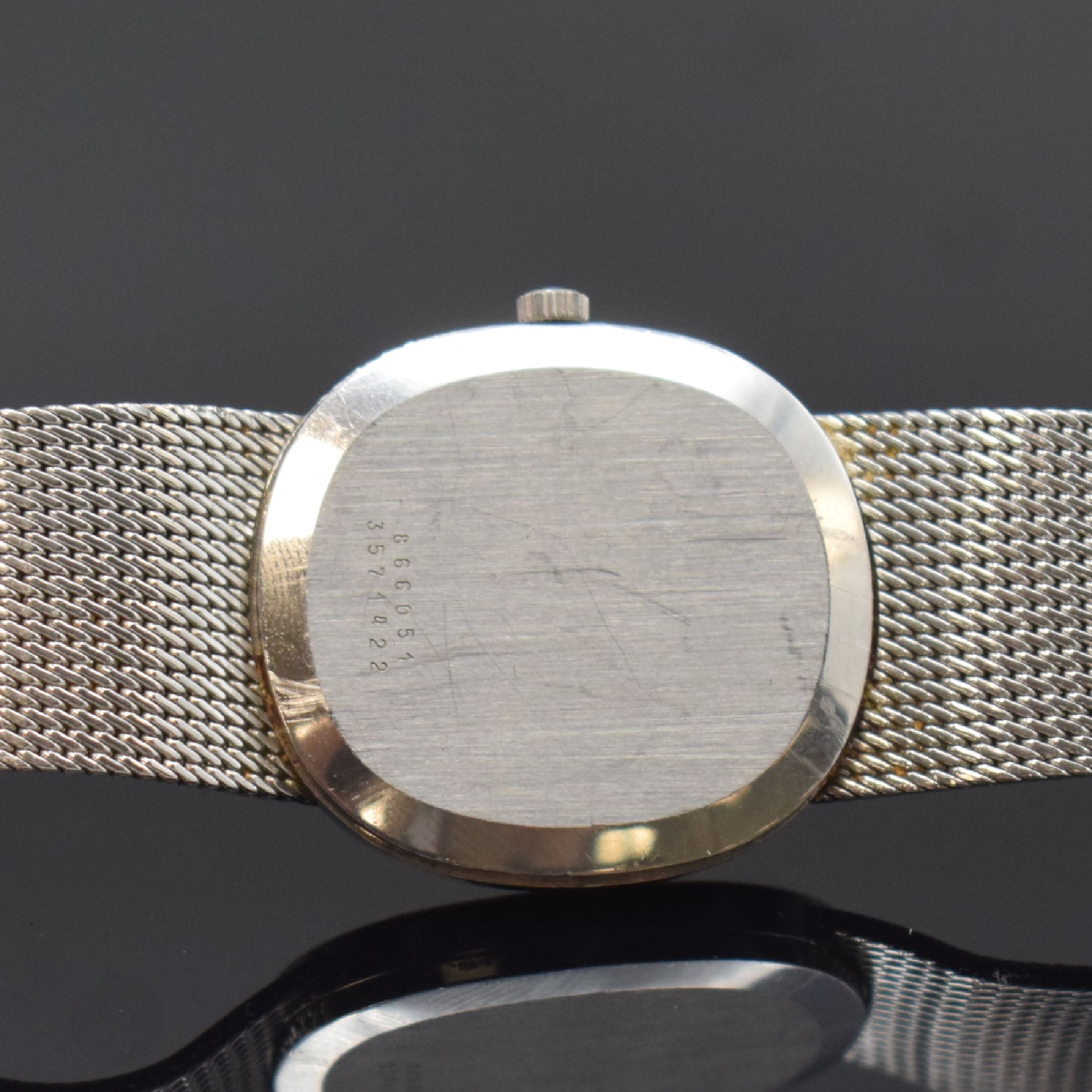 Detail c: UNIVERSAL GENEVE White Shadow Armbanduhr Referenz 866051, Schweiz um 1985, Automatik, Edelstahlgeh. inkl. Meshband, Boden aufgedr., blaues Zifferbl. ...