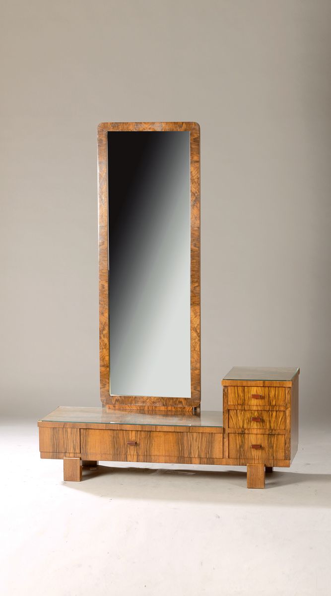 Frisierkommode, Art-Deco, 30er Jahre, Nussbaumfurnier, facett. Spiegelglas, 4 Schubladen, Glasplatte, ca. 168 x 120 x 39 cm, EZ 2-3
