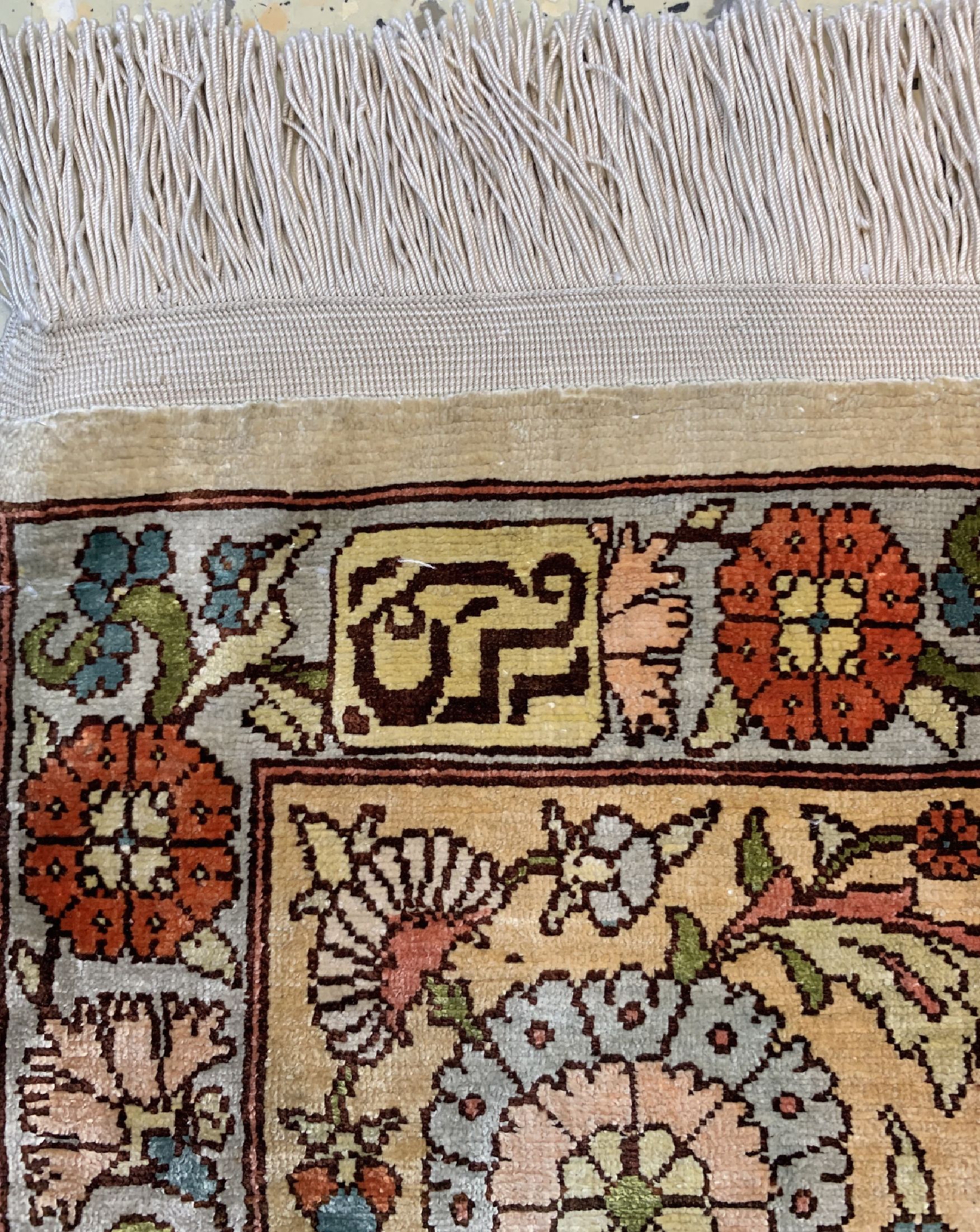 Detail d: Hereke Seide fein, signiert, Türkei, um 1960, reine Naturseide, ca. 148 x 102 cm, ca. 1,0 Mio. Kn/qm, EHZ: 1-2