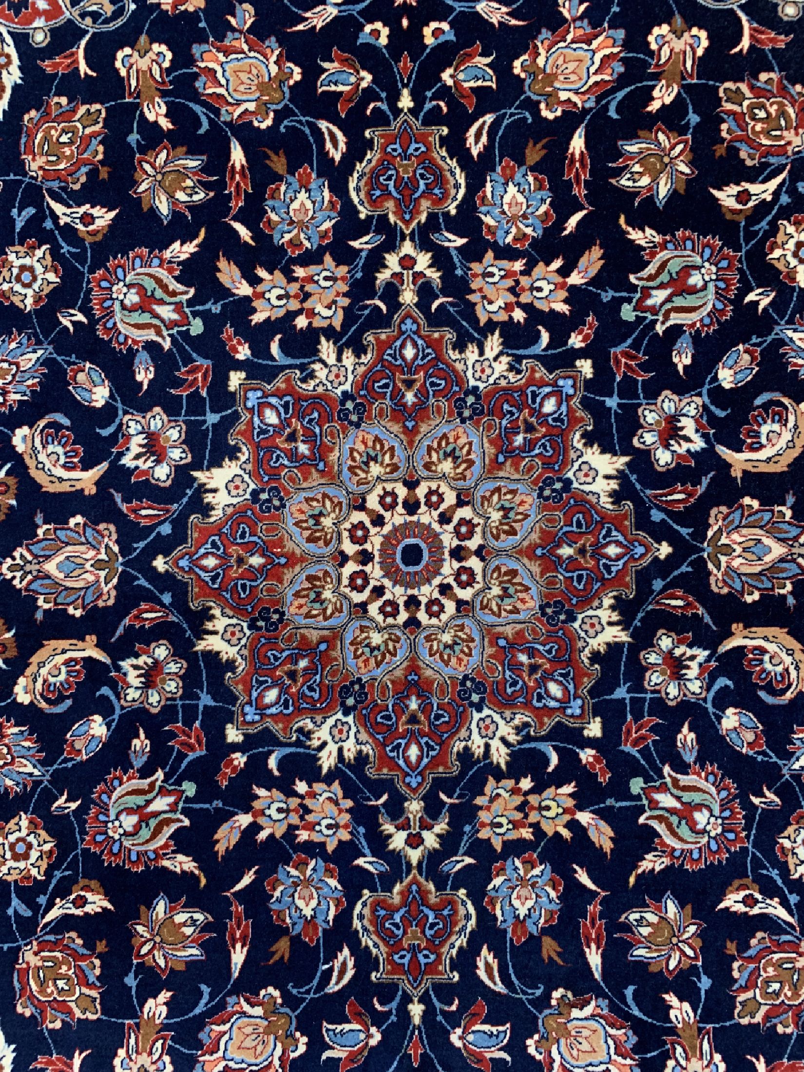 Detail b: Esfahan"Seyrafian" fein, Persien, um 1950, Korkwolle auf Seide, ca. 163 x 105 cm, ca. 1,2Mio. Kn/qm, EHZ: 1, (Fransen fachmännisch ...