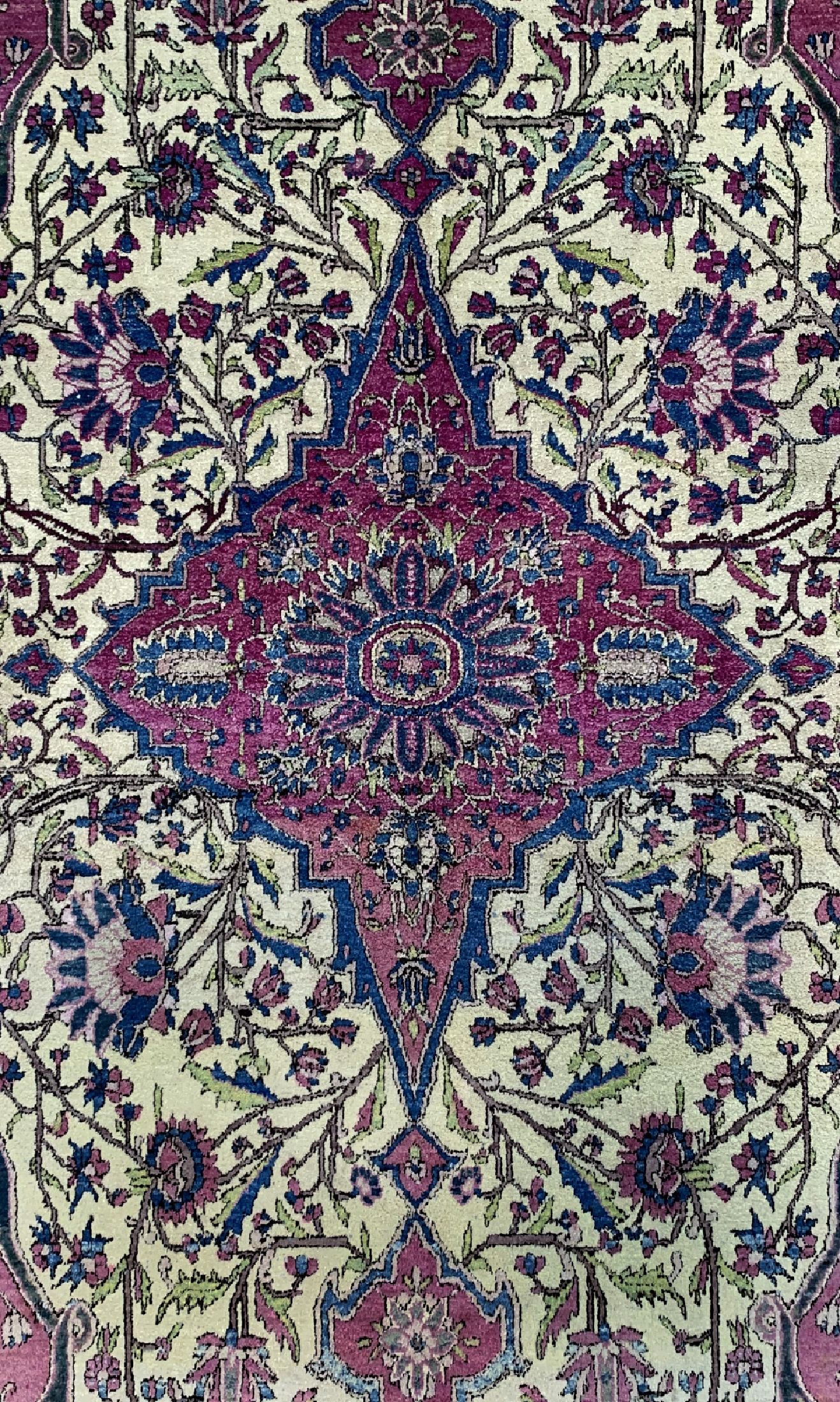 Detail b: Keschan"Mohtascham"Seide, Persien, um 1900,reine Naturseide, ca. 200 x 127 cm, gereinigt,EHZ: 1-2