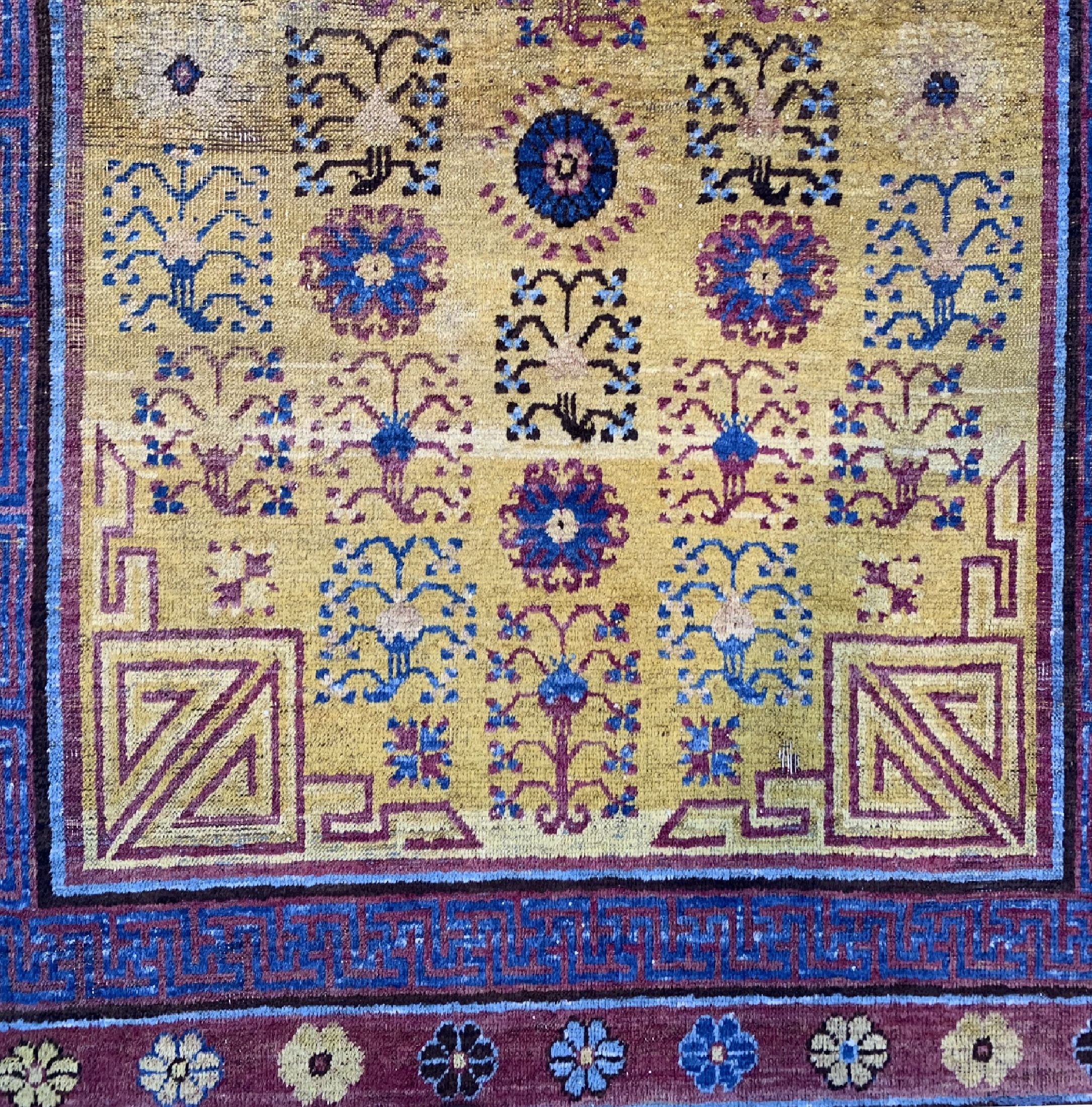 Detail a: Antiker Khotan, Turkestan, Anfang 19.Jhd, Wolle auf Baumwolle, ca. 347 x 210 cm, EHZ: 4