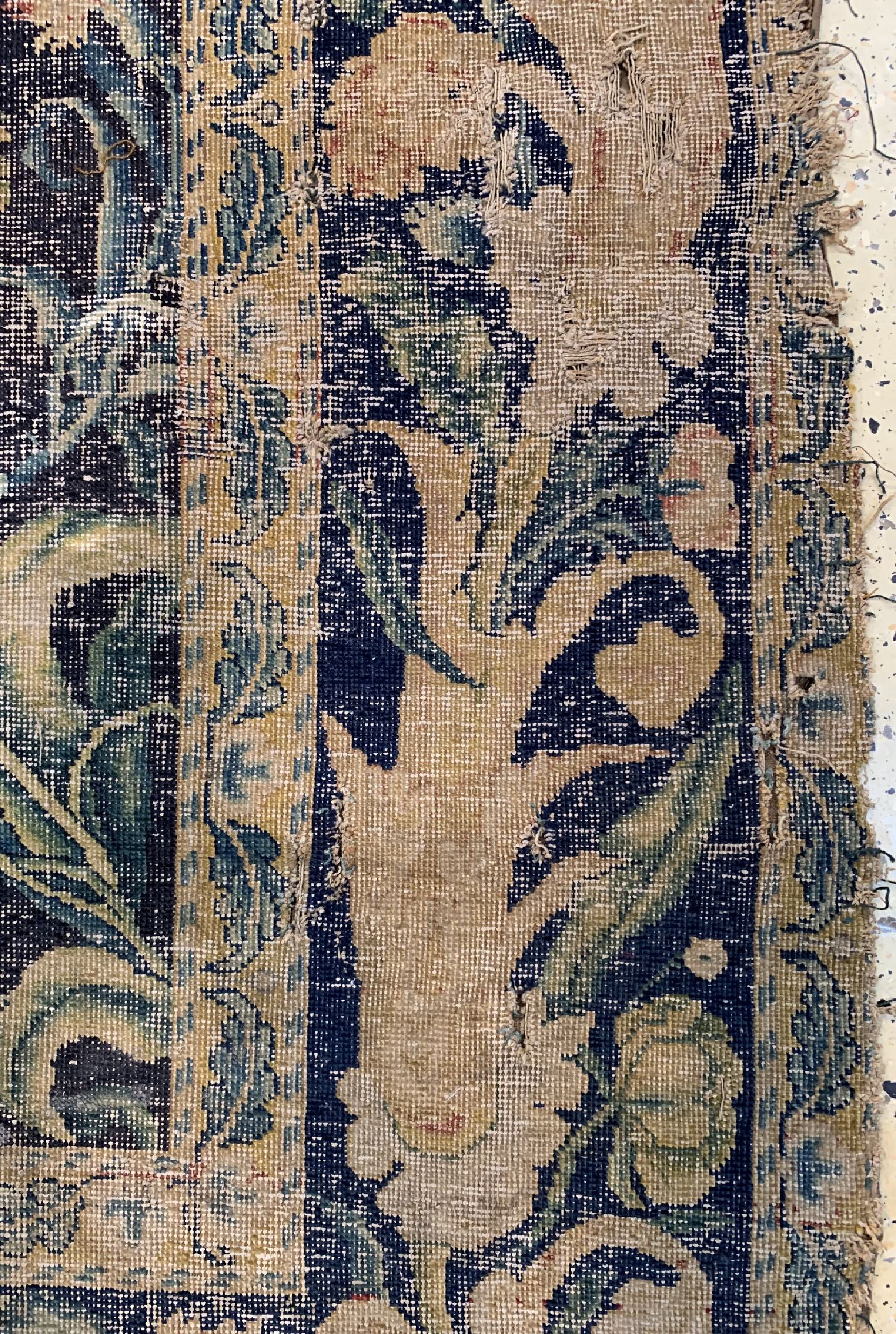 Detail b: Früher Louis Carpet(Fragment) , Frankreich, 18.Jhd, Wolle auf Baumwolle, ca. 264 x 165 cm, EHZ: 4