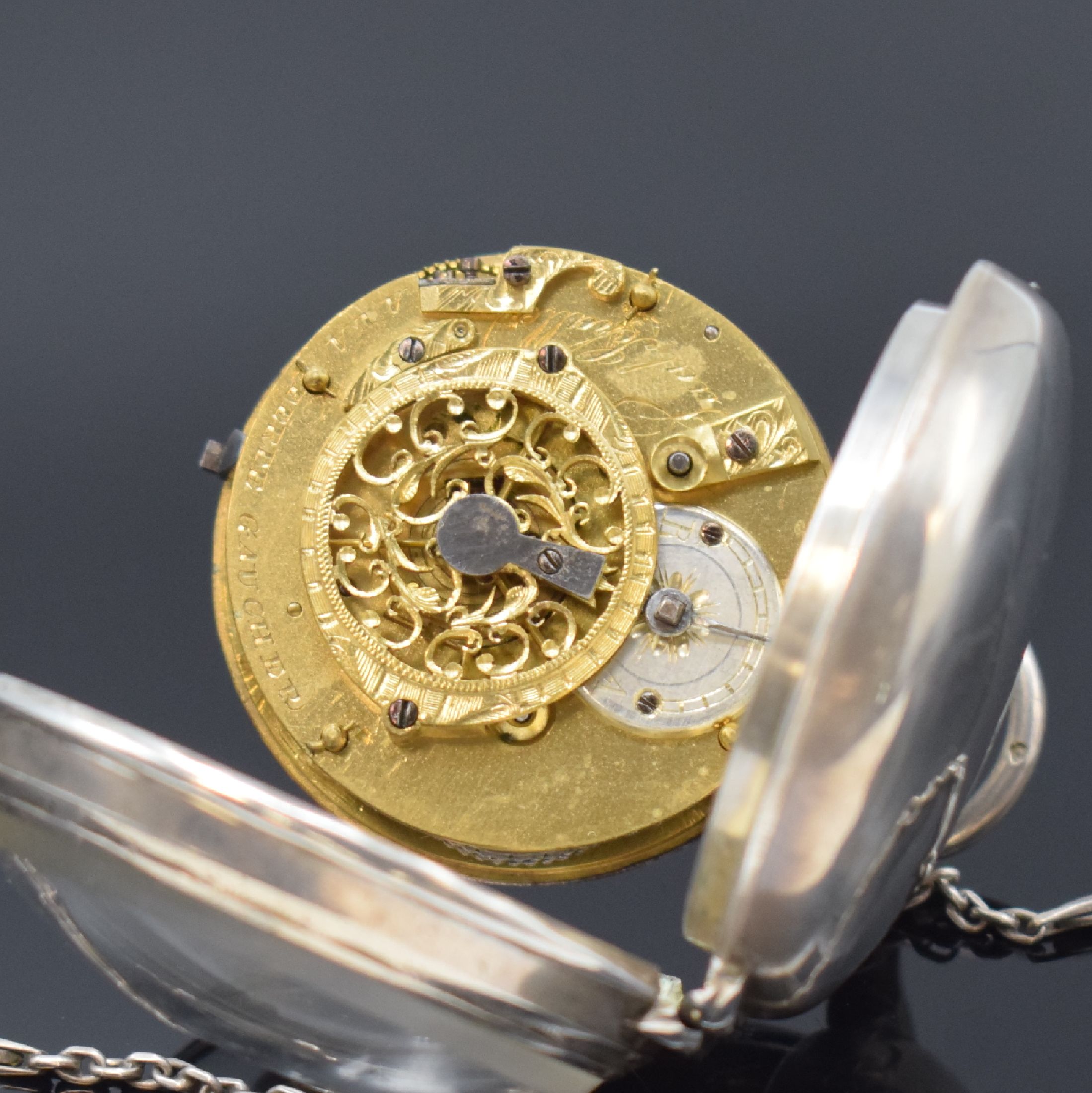 Detail d: TUAL SCHALLER silberne Spindeltaschenuhr, Schweiz um 1820, glattes Geh. m. großem Außenscharnier dell., sign. Emailzifferbl. besch., Zeiger teilw. ...