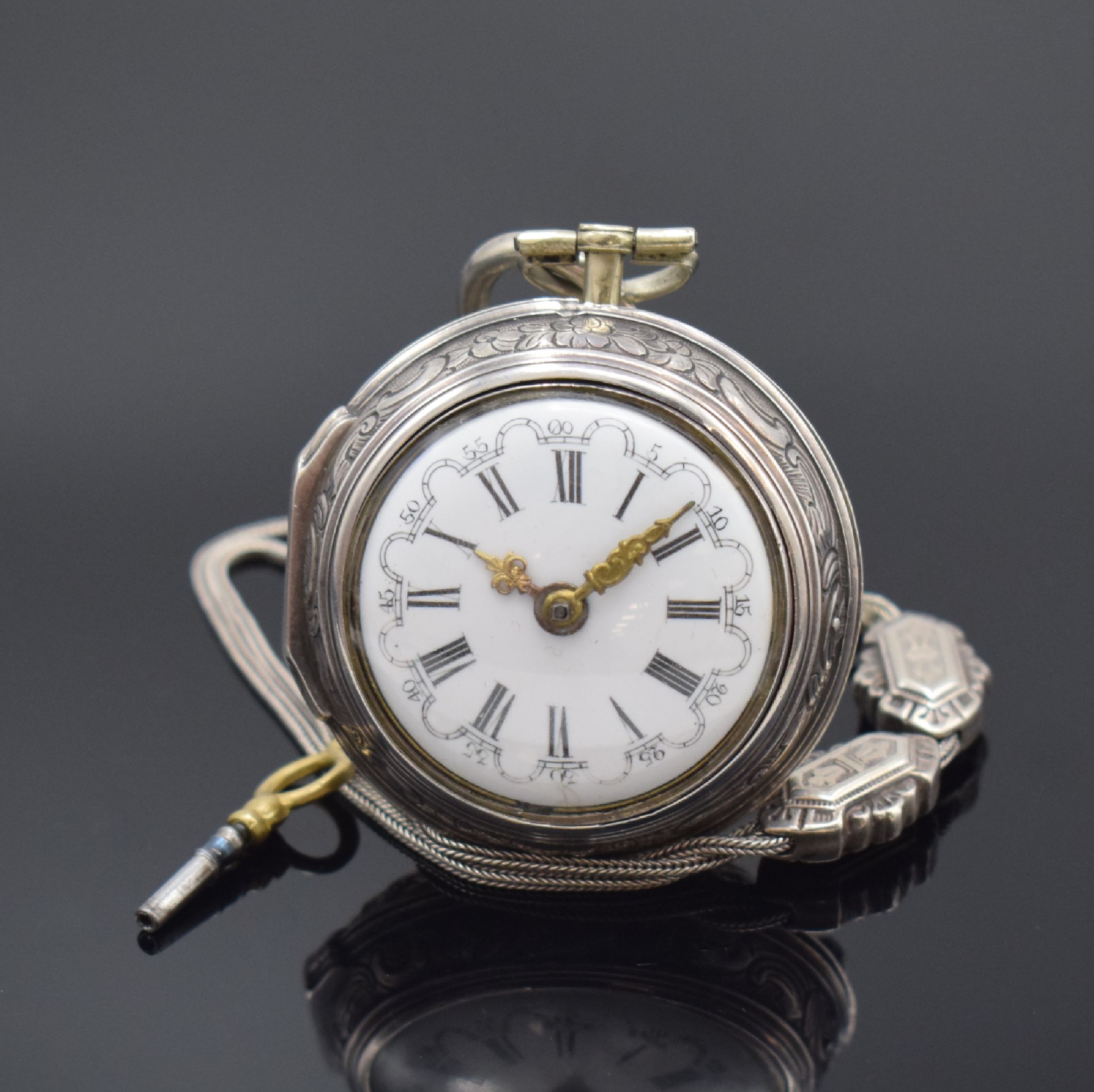 Thos. GOULD London Repousse-Spindeltaschenuhr in Silber mit Kette, England um 1750, glattes Innengeh., Repousse-Übergeh. m. allegorischer Szene, ...