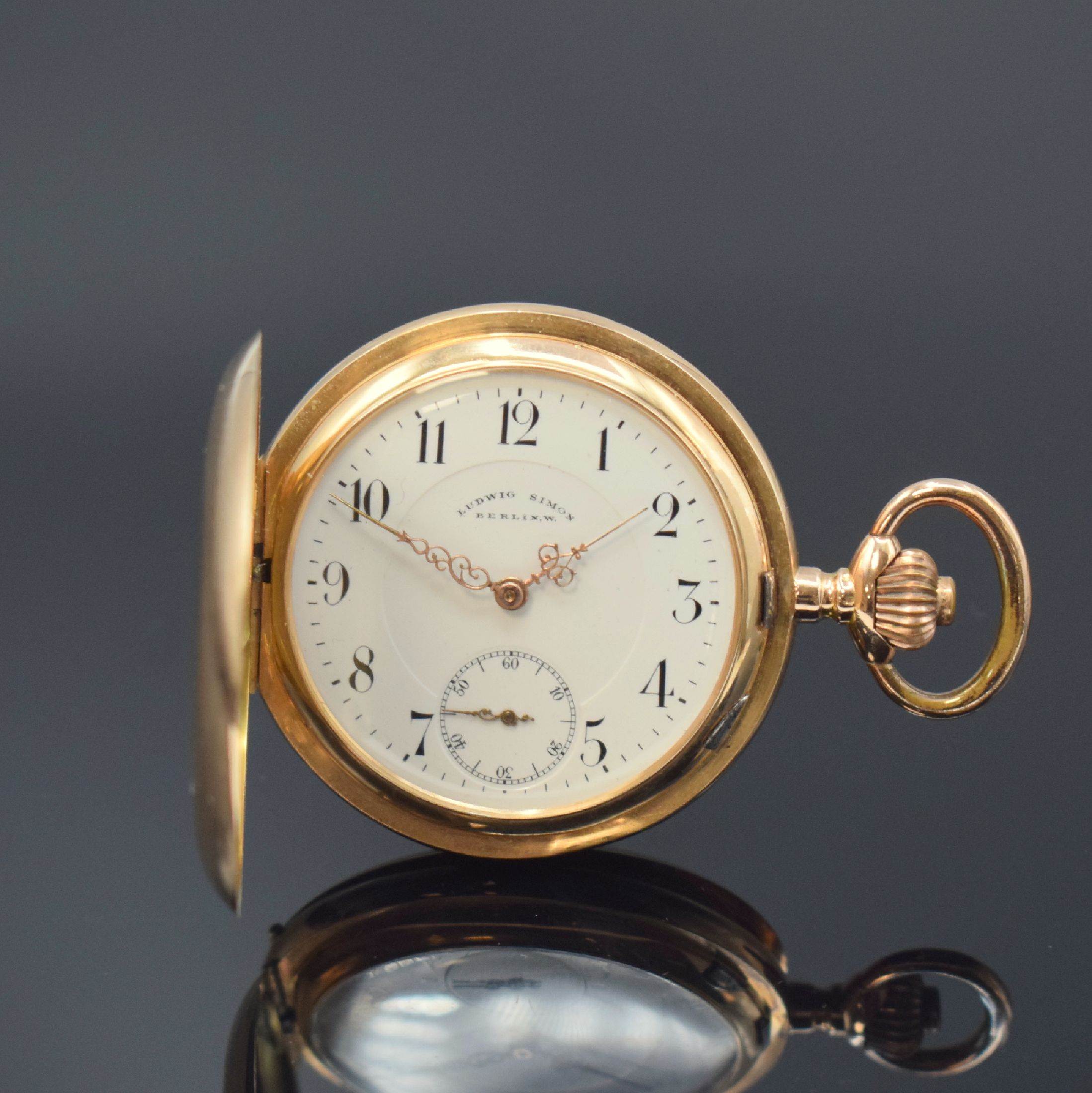 LUDWIG SIMON Berlin / Mobile Herrensavonette in RG 585/000, Schweiz um 1905, guill. 2- Deckel Goldgeh. dell., Sprungdeckel m. grav. Monogramm, sign. ...