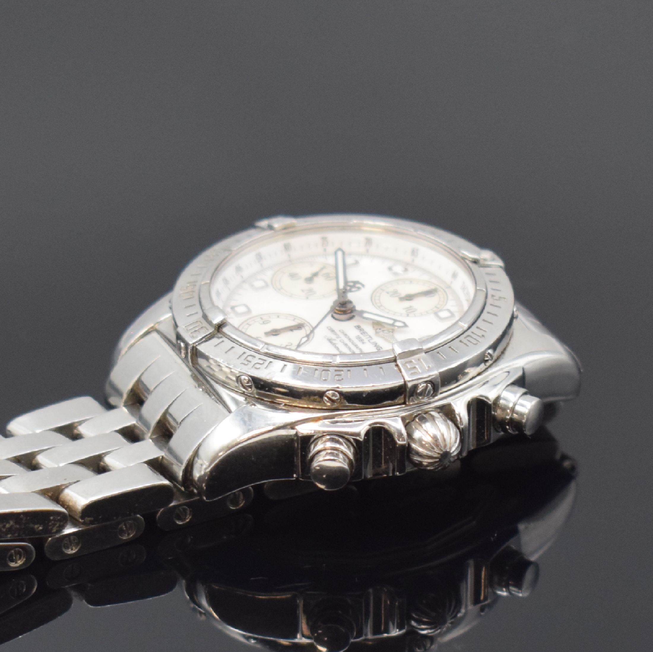 Detail c: BREITLING Herrenarmbanduhr Chrono Cockpit Referenz A13357, Automatik, Schweiz um 2007, Chronometer in Edelstahl inkl. Pilotband m. Faltschl., Boden ...