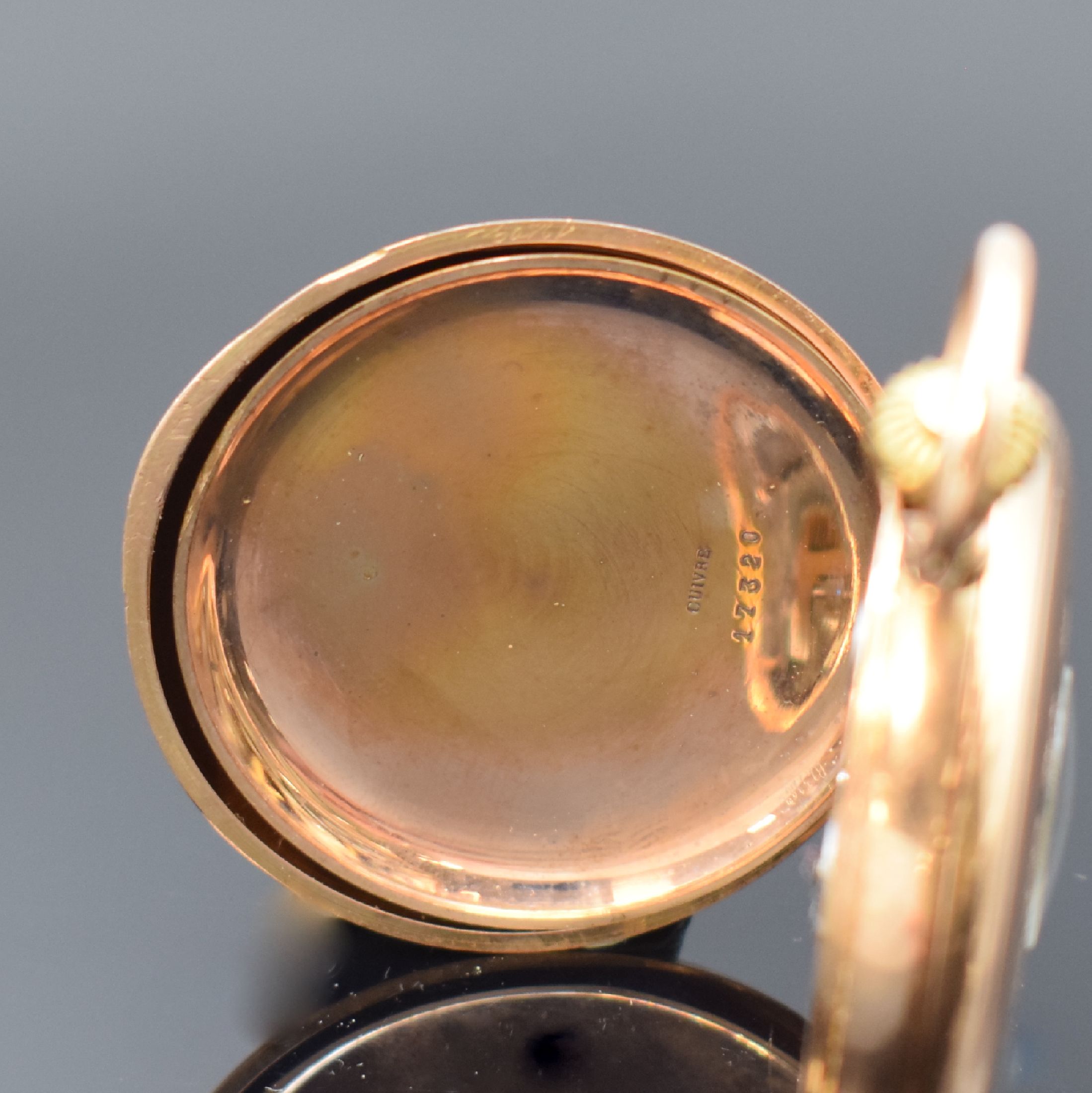 Detail f: Herren-Halbsavonette in RG 585/000, Schweiz um 1900, guill. 2-Deckel Goldgeh. l. dell., schwarz emaill. Zahlen auf Sprungdeckel, Emailzifferbl. ...