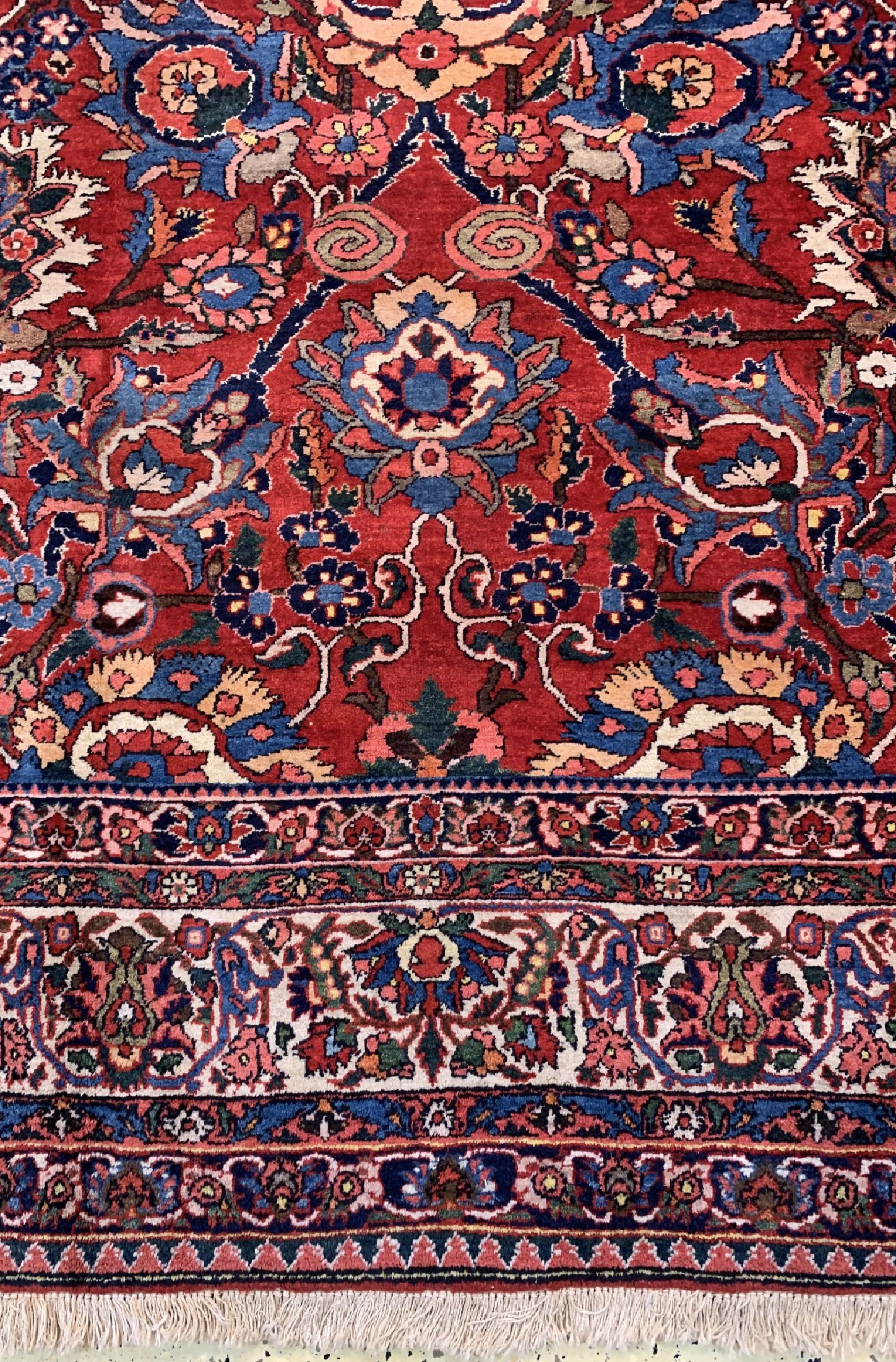 Detail b: Bachtiar alt fein, Persien, um 1940, Wolle auf Baumwolle, ca. 400 x 260 cm, EHZ: 2(kleine Florfehlstellen)