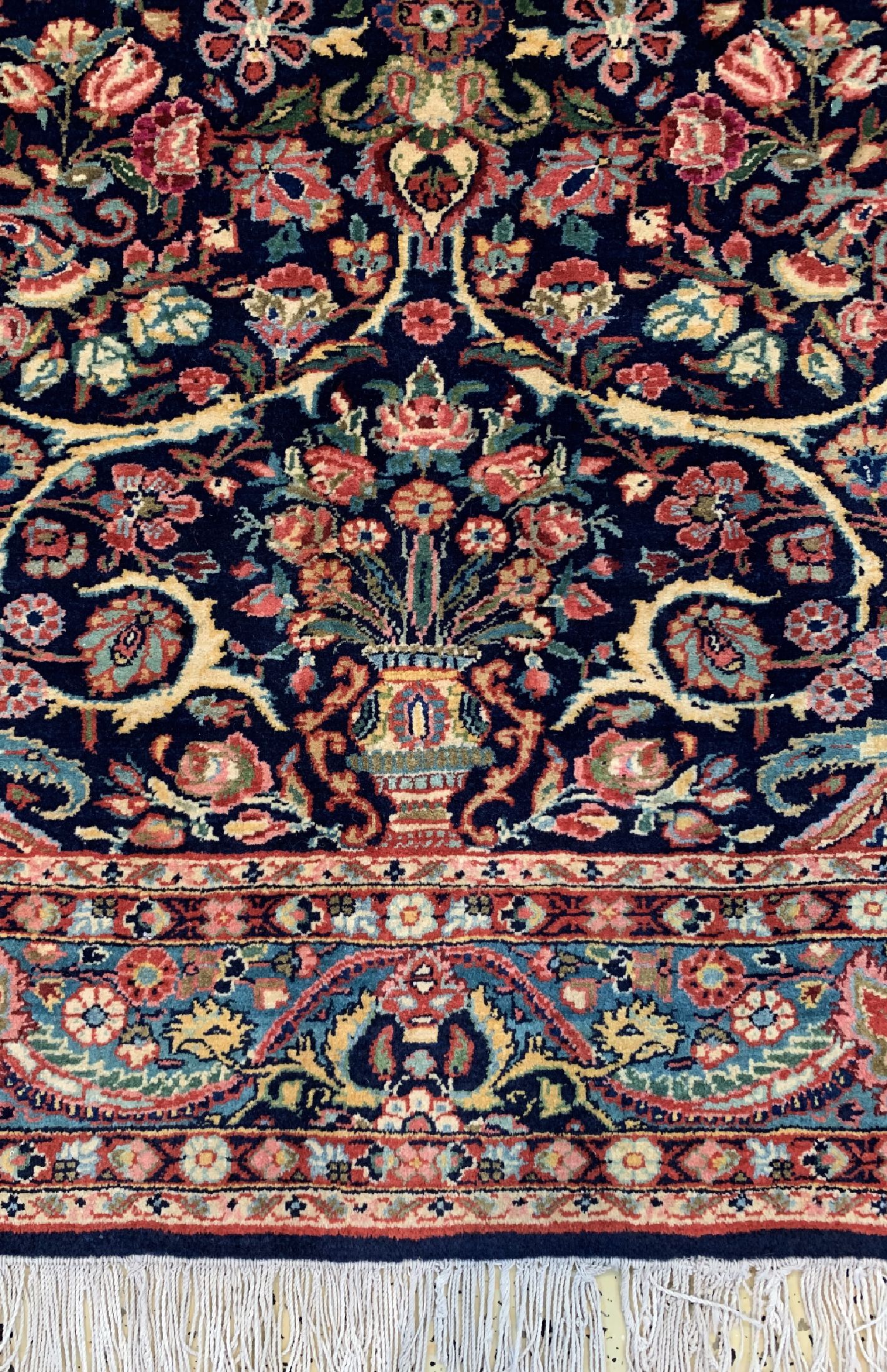 Detail b: Djosan alt, Persien, um 1950, Wolle auf Baumwolle, ca. 210 x 130 cm, EHZ: 2, (Mottenfraß)