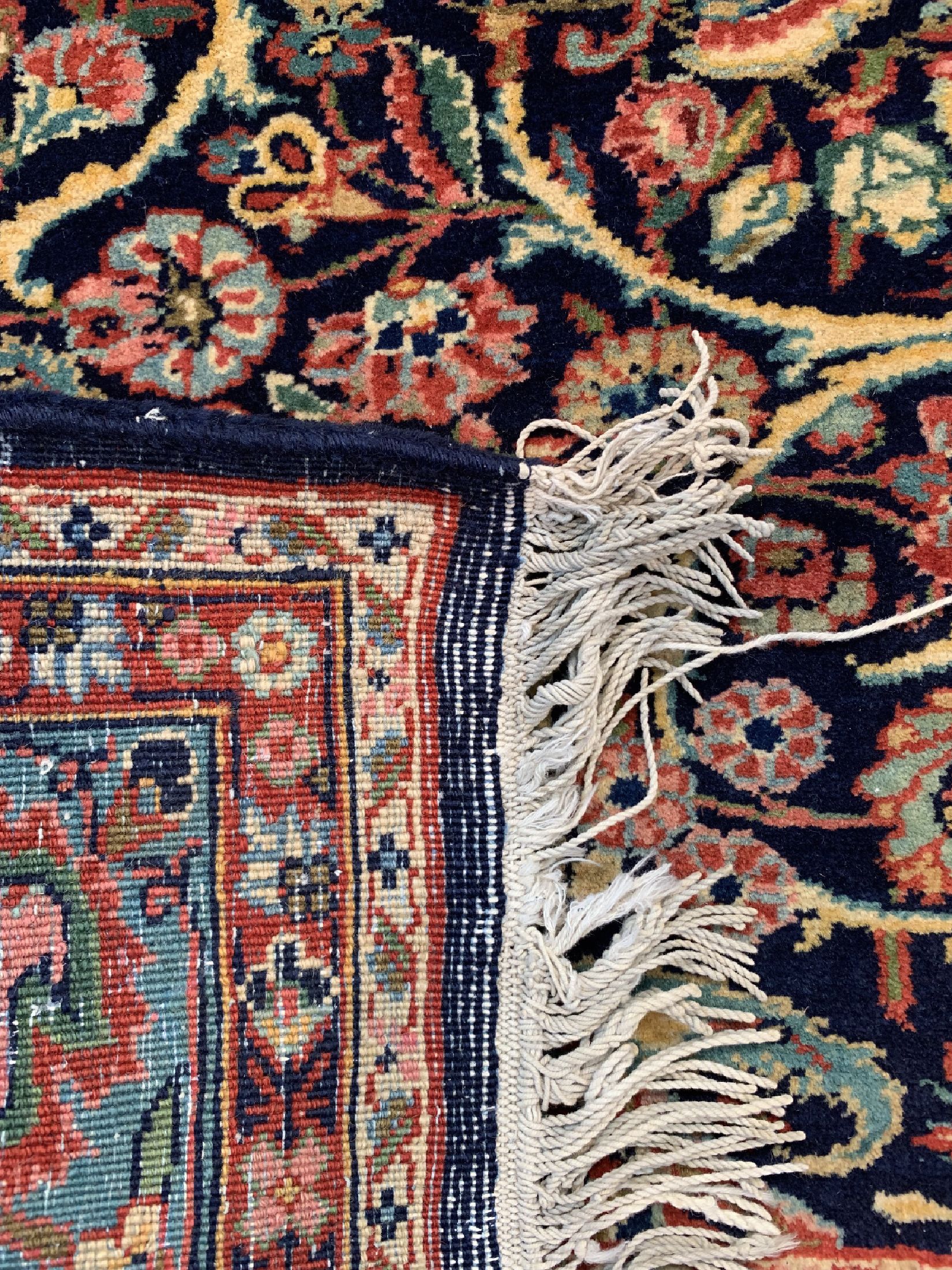 Detail d: Djosan alt, Persien, um 1950, Wolle auf Baumwolle, ca. 210 x 130 cm, EHZ: 2, (Mottenfraß)