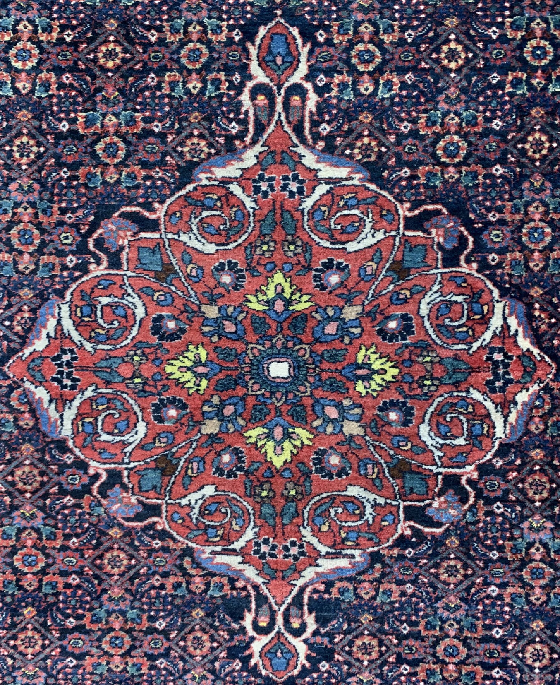 Detail c: Bidjar alt, Persien, um 1940, Wolle auf Baumwolle, ca. 203 x 130 cm, EHZ: 2, (minimaleMottenfraß am Eck)