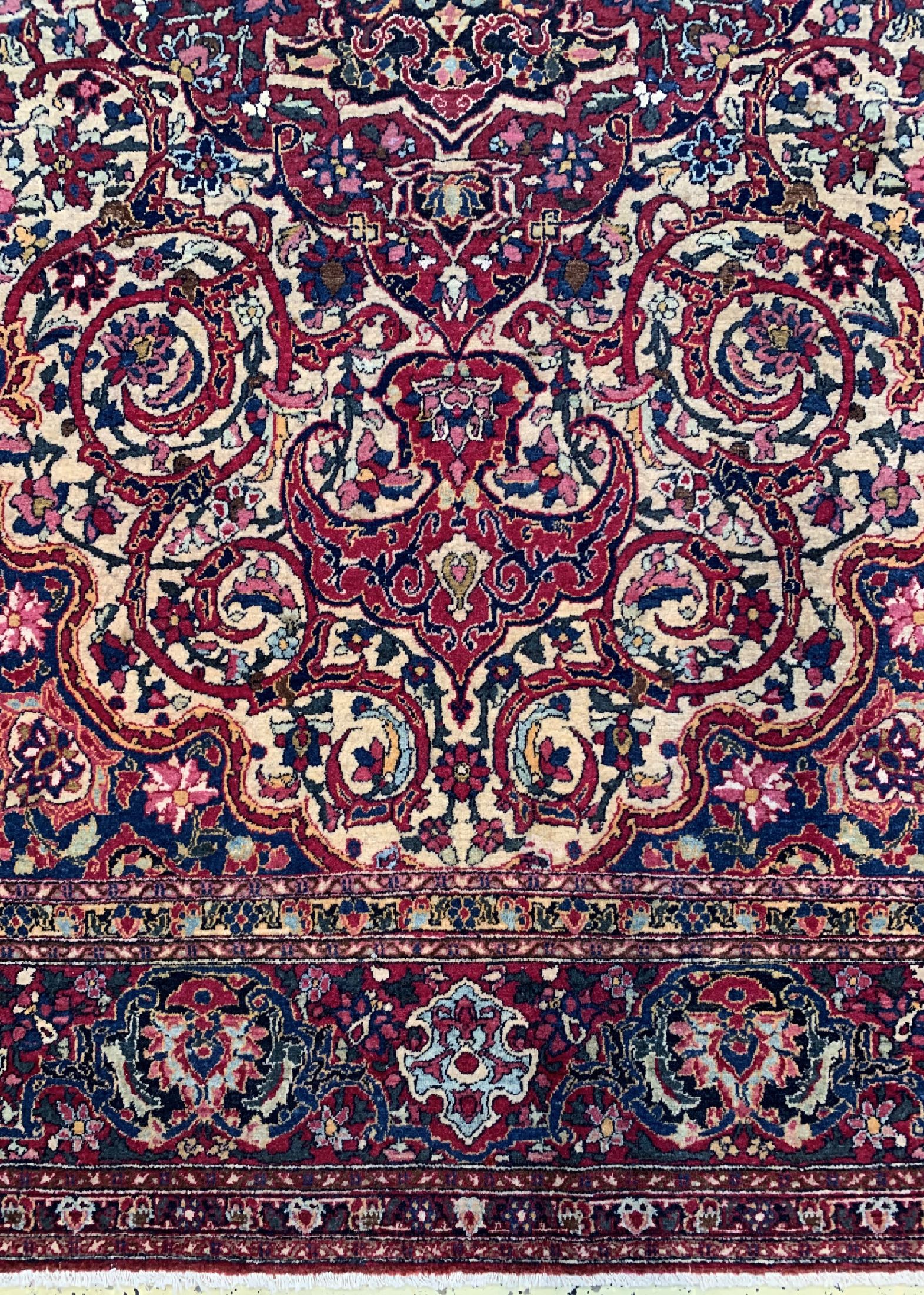 Detail b: Antiker Esfahan fein, Persien, um 1900, Korkwolle auf Baumwolle, ca. 227 x 140 cm, minimaler Mottenfraß, EHZ: 2