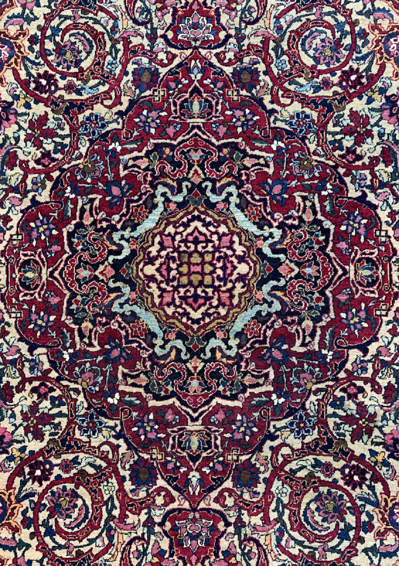 Detail c: Antiker Esfahan fein, Persien, um 1900, Korkwolle auf Baumwolle, ca. 227 x 140 cm, minimaler Mottenfraß, EHZ: 2