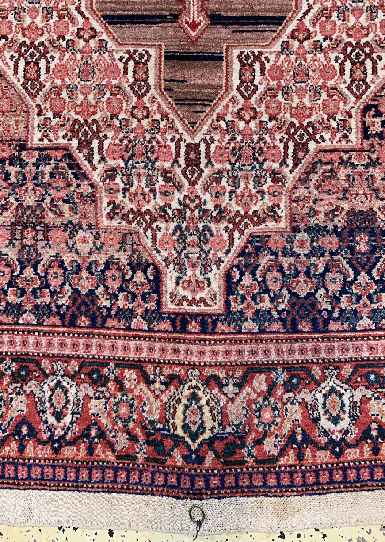 Detail b: Antiker Senneh, Persien, um 1900, Wolle aufBaumwolle, ca. 195 x 135 cm, EHZ: 2