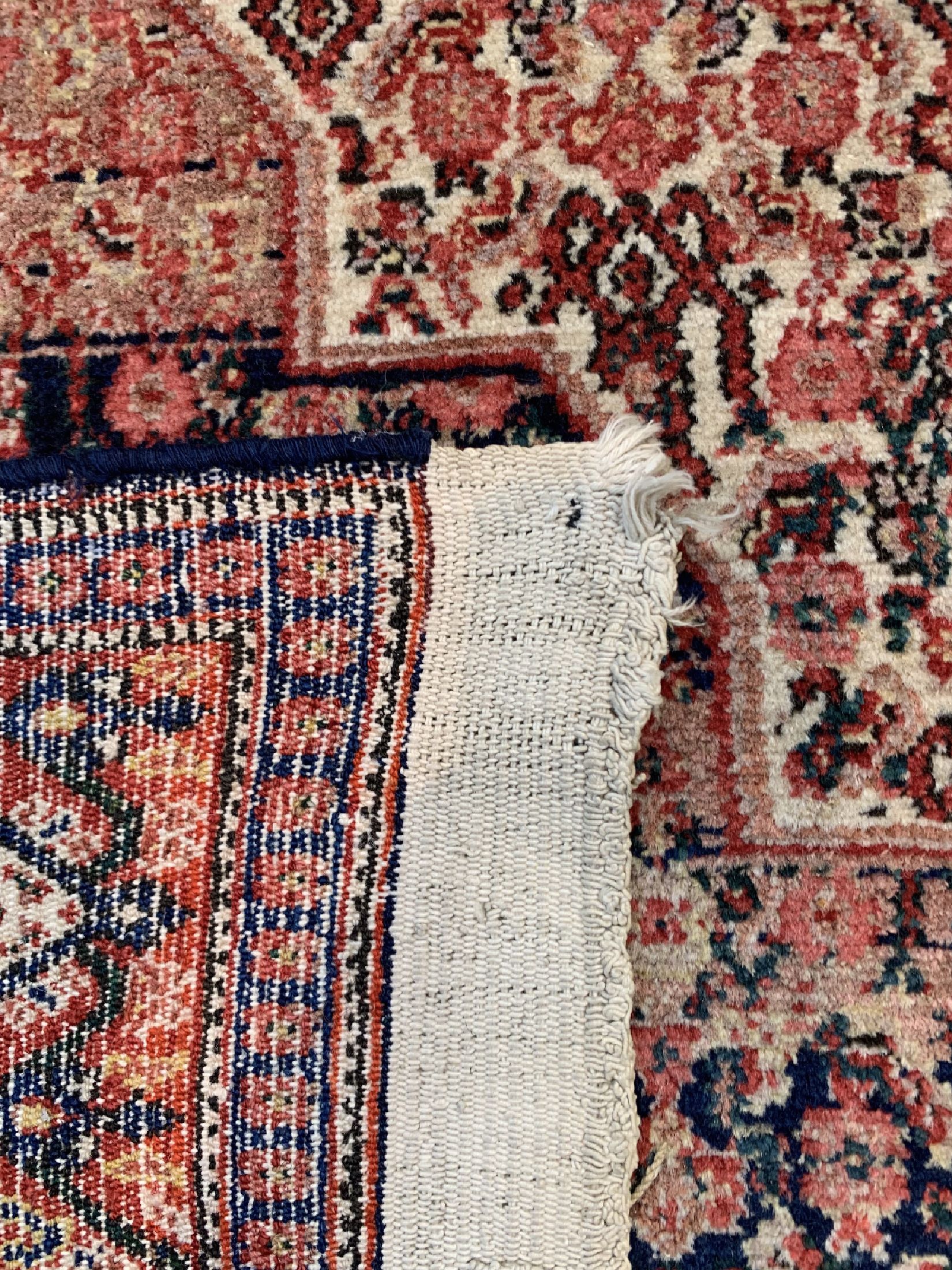 Detail d: Antiker Senneh, Persien, um 1900, Wolle aufBaumwolle, ca. 195 x 135 cm, EHZ: 2