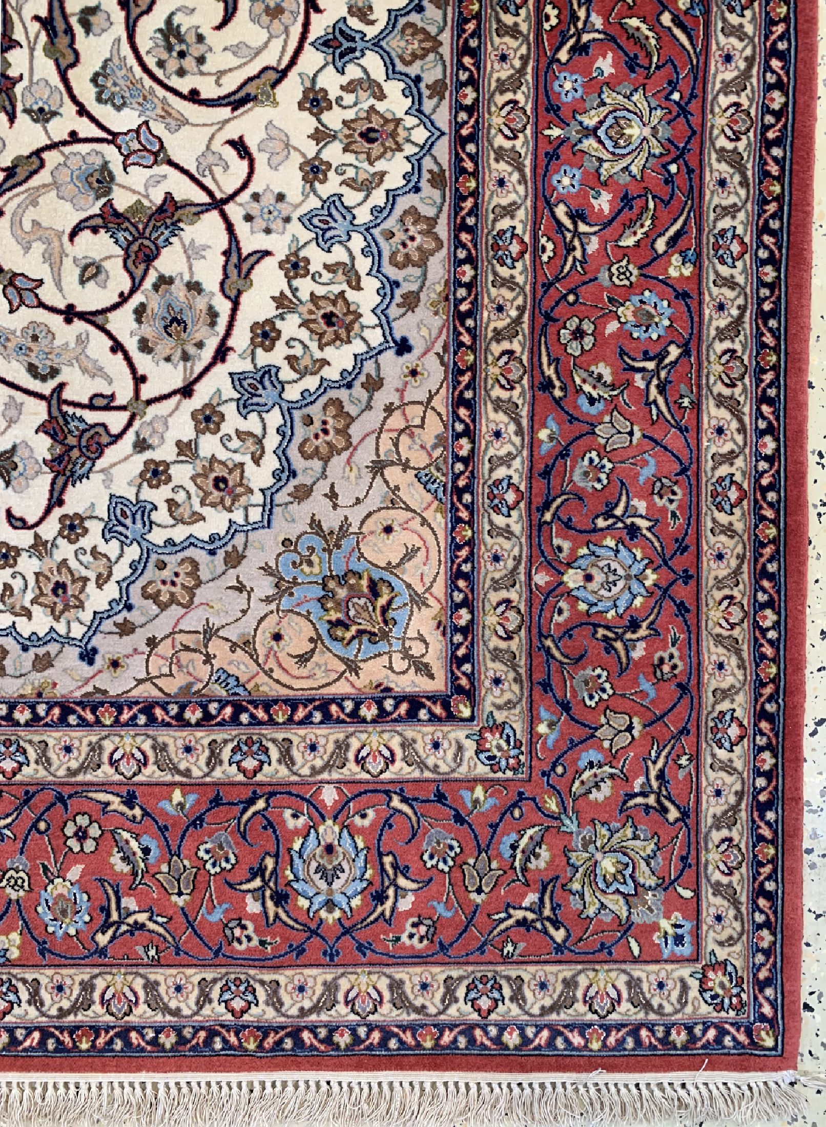 Detail a: Esfahan fein Persien, signiert(Seyrafian), ca. 50 Jahre, Korkwolle mit und auf Seide, ca.235 x 160 cm, EHZ: 1-2
