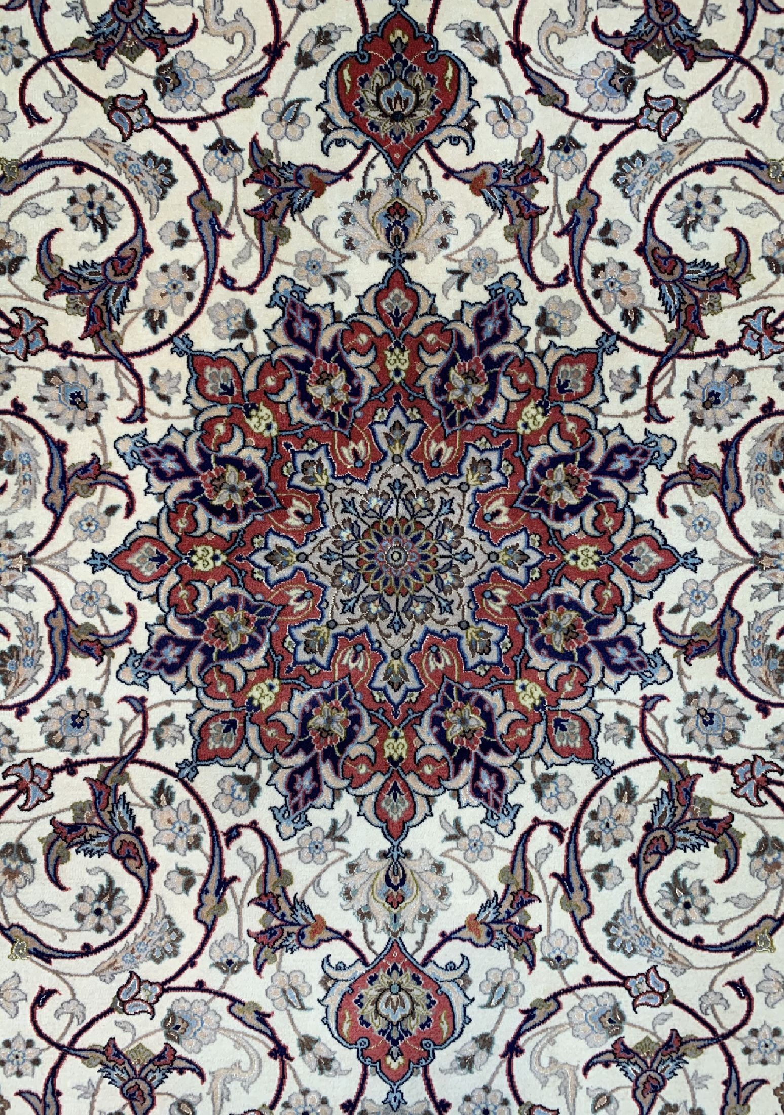Detail c: Esfahan fein Persien, signiert(Seyrafian), ca. 50 Jahre, Korkwolle mit und auf Seide, ca.235 x 160 cm, EHZ: 1-2