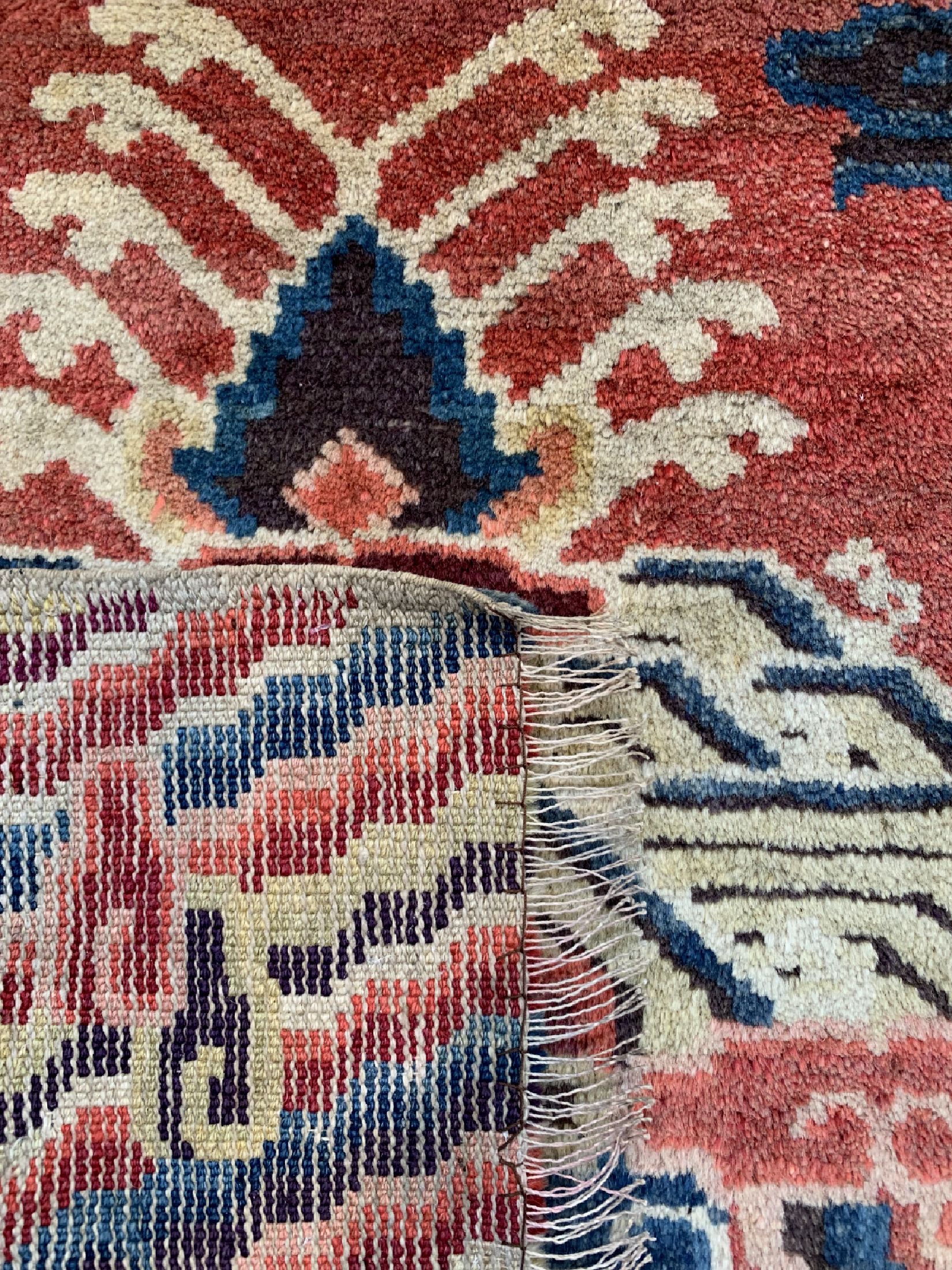 Detail d: Antiker Säulenteppich, China, 19.Jhd, Wolleauf Baumwolle, ca. 215 x 68 cm, EHZ: 2