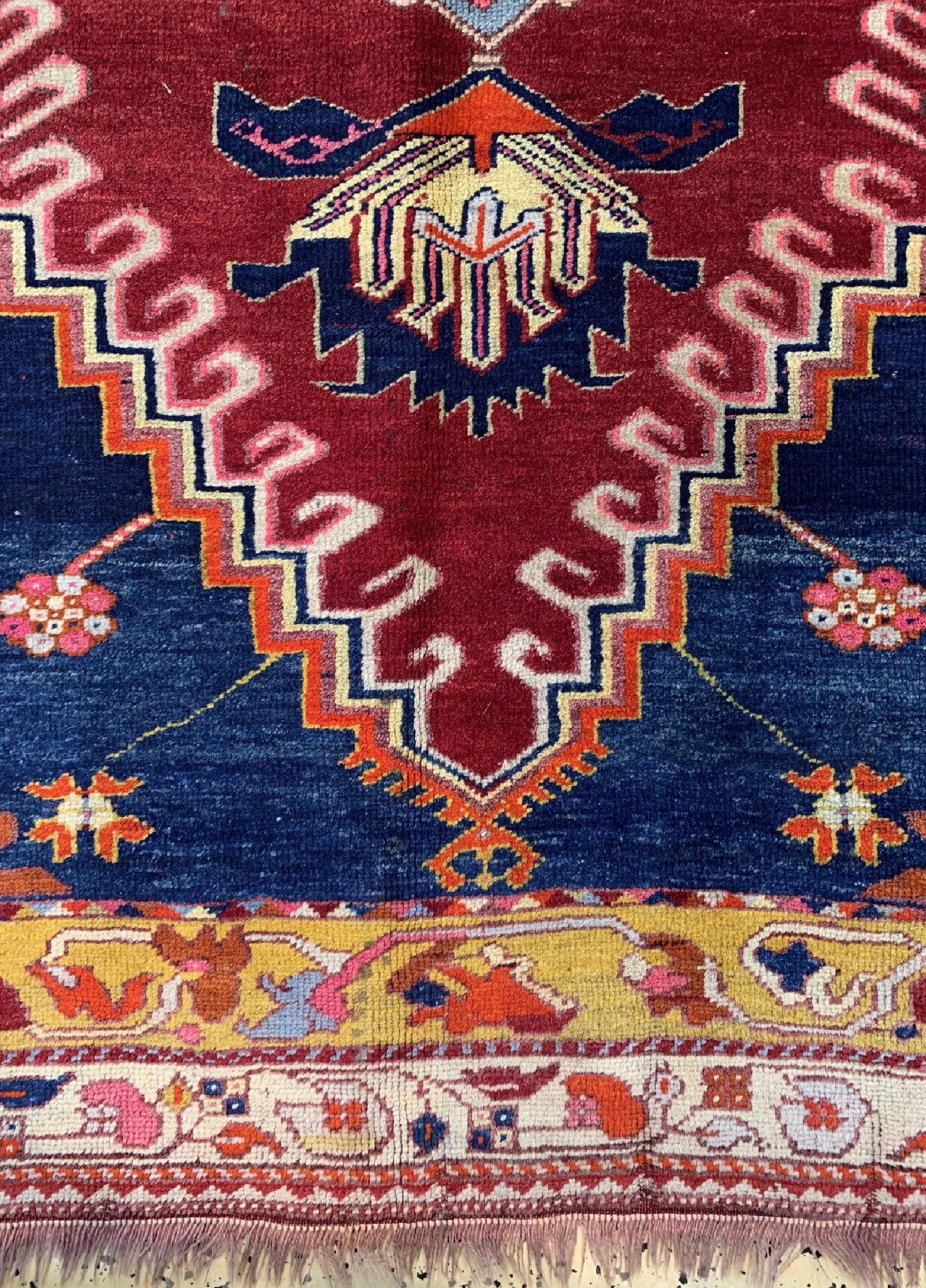 Detail b: Antiker Melas, Türkei, um 1900, Wolle auf Wolle, ca. 185 x 130 cm, EHZ: 4