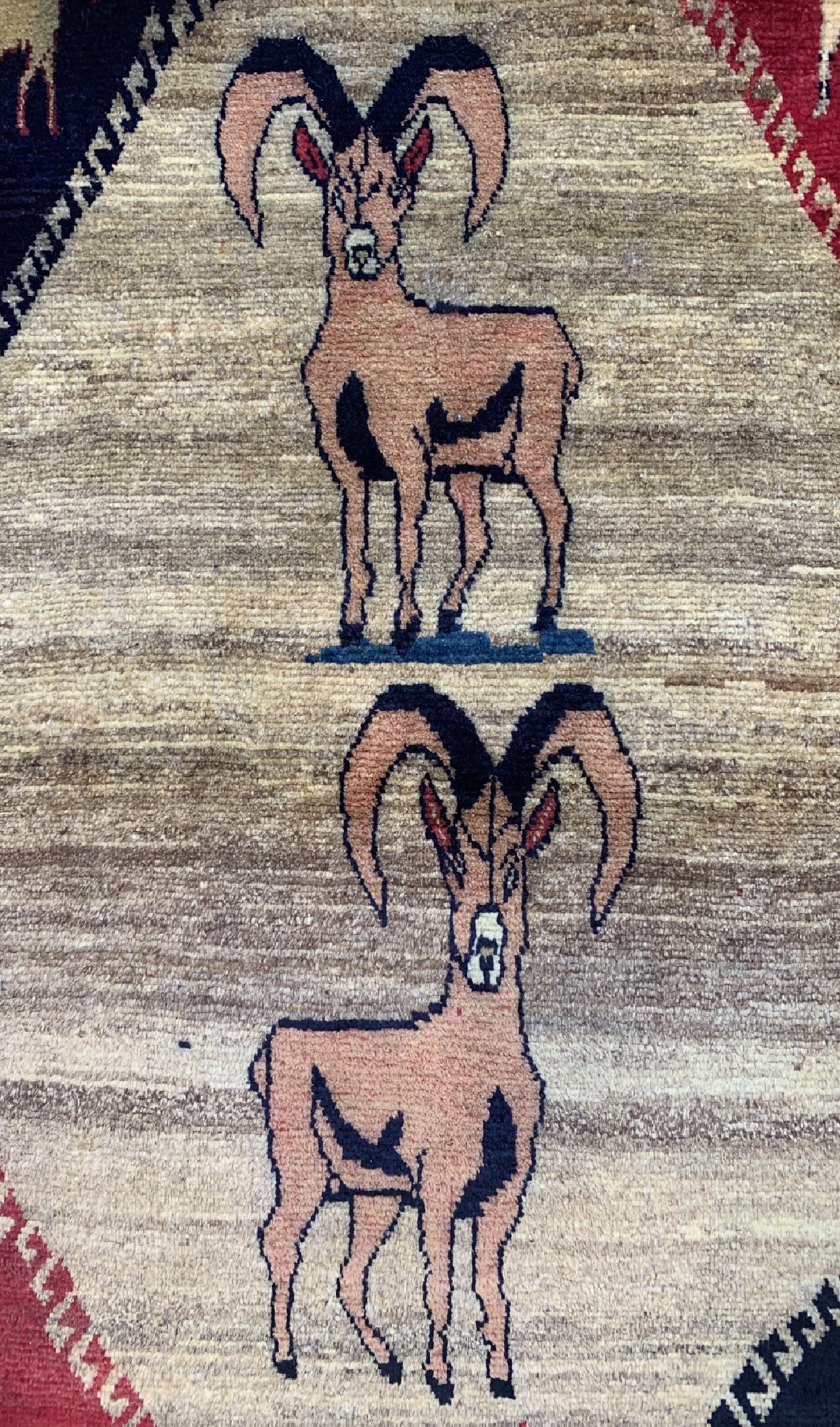 Detail c: Gabbeh alt, Persien, ca. 60 Jahre, Wolle auf Wolle, ca. 145 x 100 cm, EHZ: 2